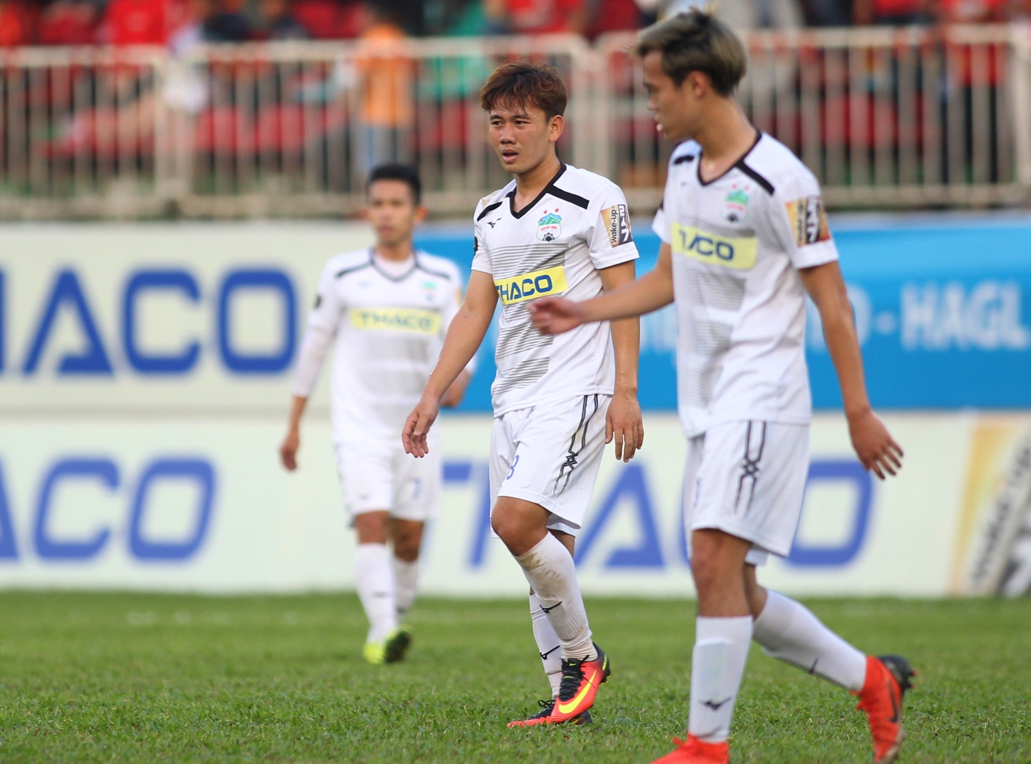 Minh Vuong,  HAGL,  Sai Gon,  V.League,  Van Toan,  trong tai,  Pleiku,  Bau Duc,  Duong Minh Ninh anh 10