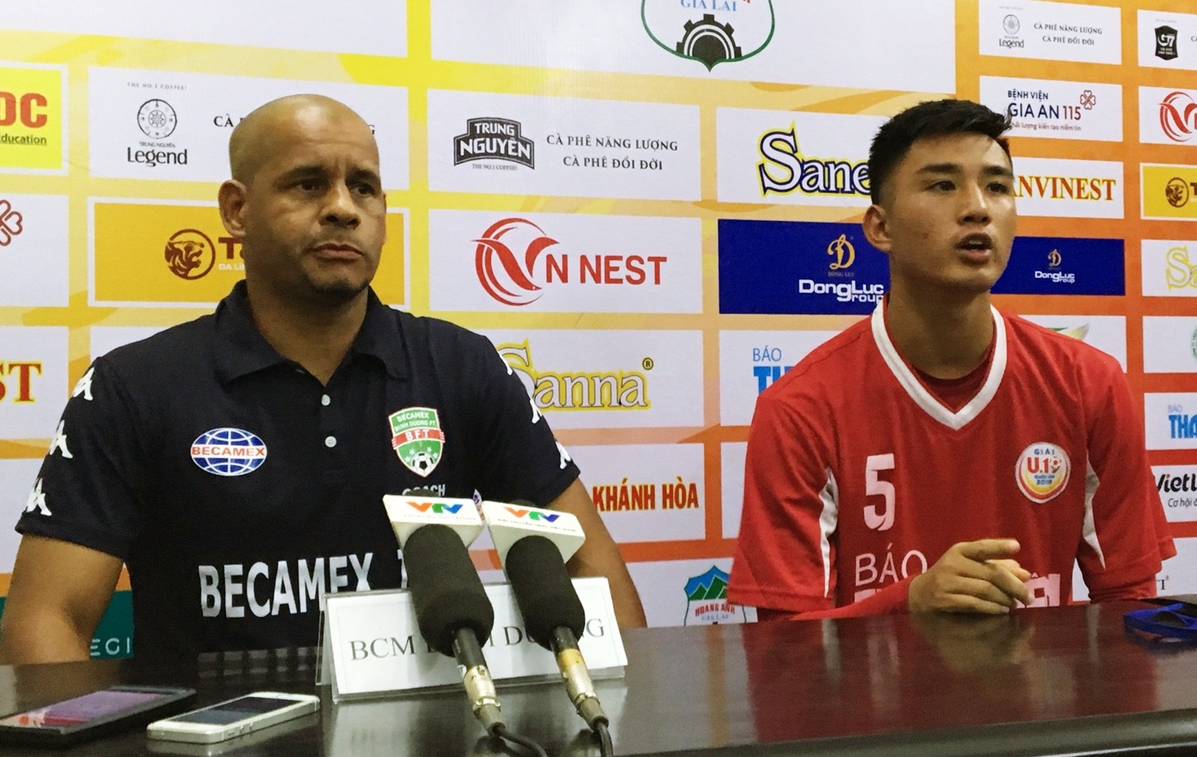 Cau thu Viet kieu lam phien dich bat dac di o U19 quoc gia hinh anh