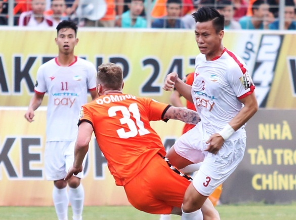 Trung ve Que Ngoc Hai bi treo gio 4 tran o V.League 2019 hinh anh