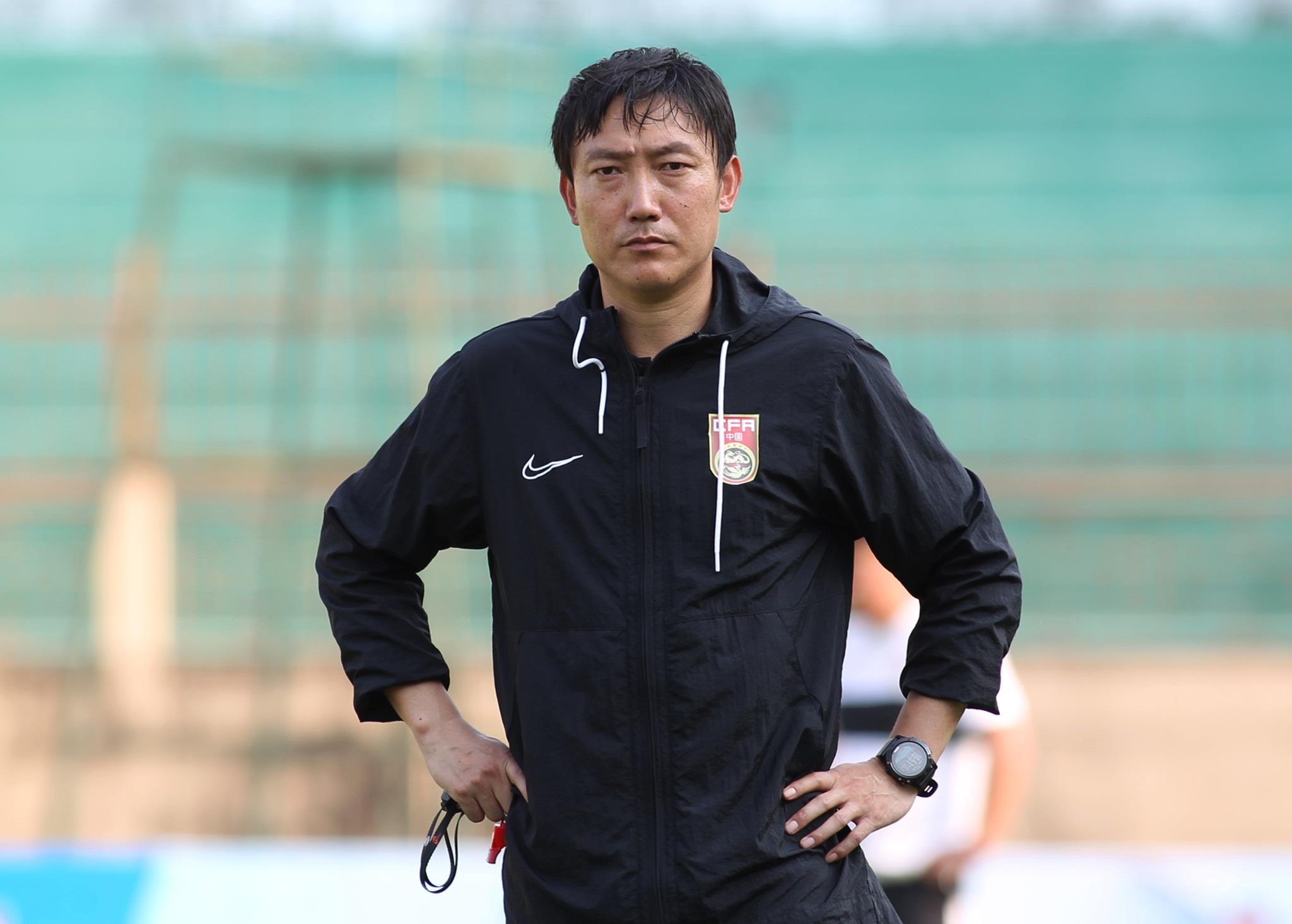 U19 Viet Nam bi moi khoi san,  HLV Trung Quoc moi U19 Viet Nam ra khoi san anh 1