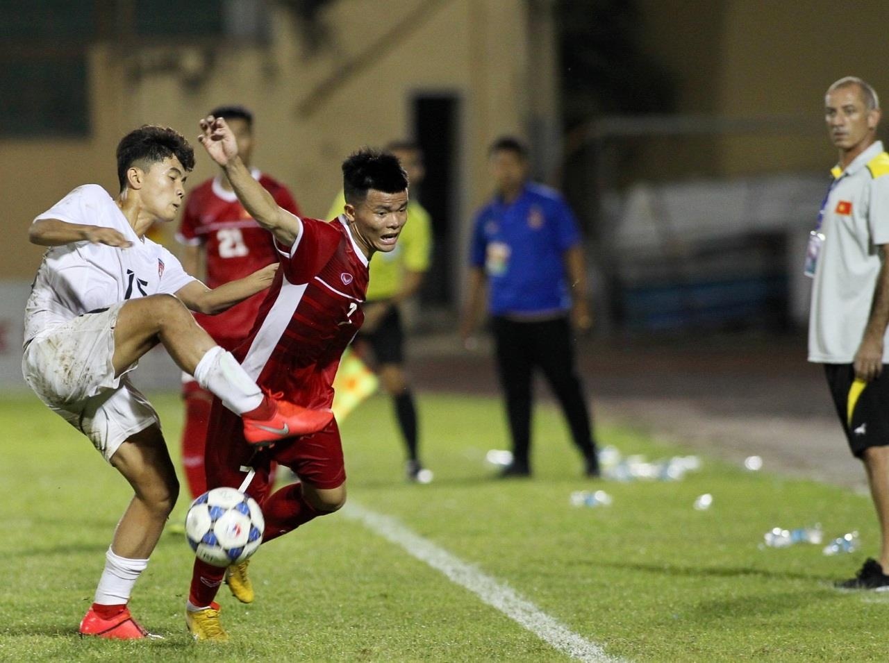 cau thu Myanmar pham loi tho bao,  myanmar da ran viet nam anh 7