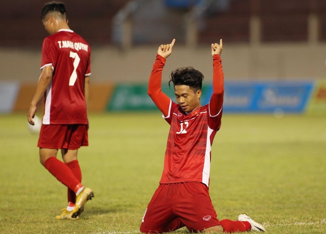 cau thu Myanmar pham loi tho bao,  myanmar da ran viet nam anh 4