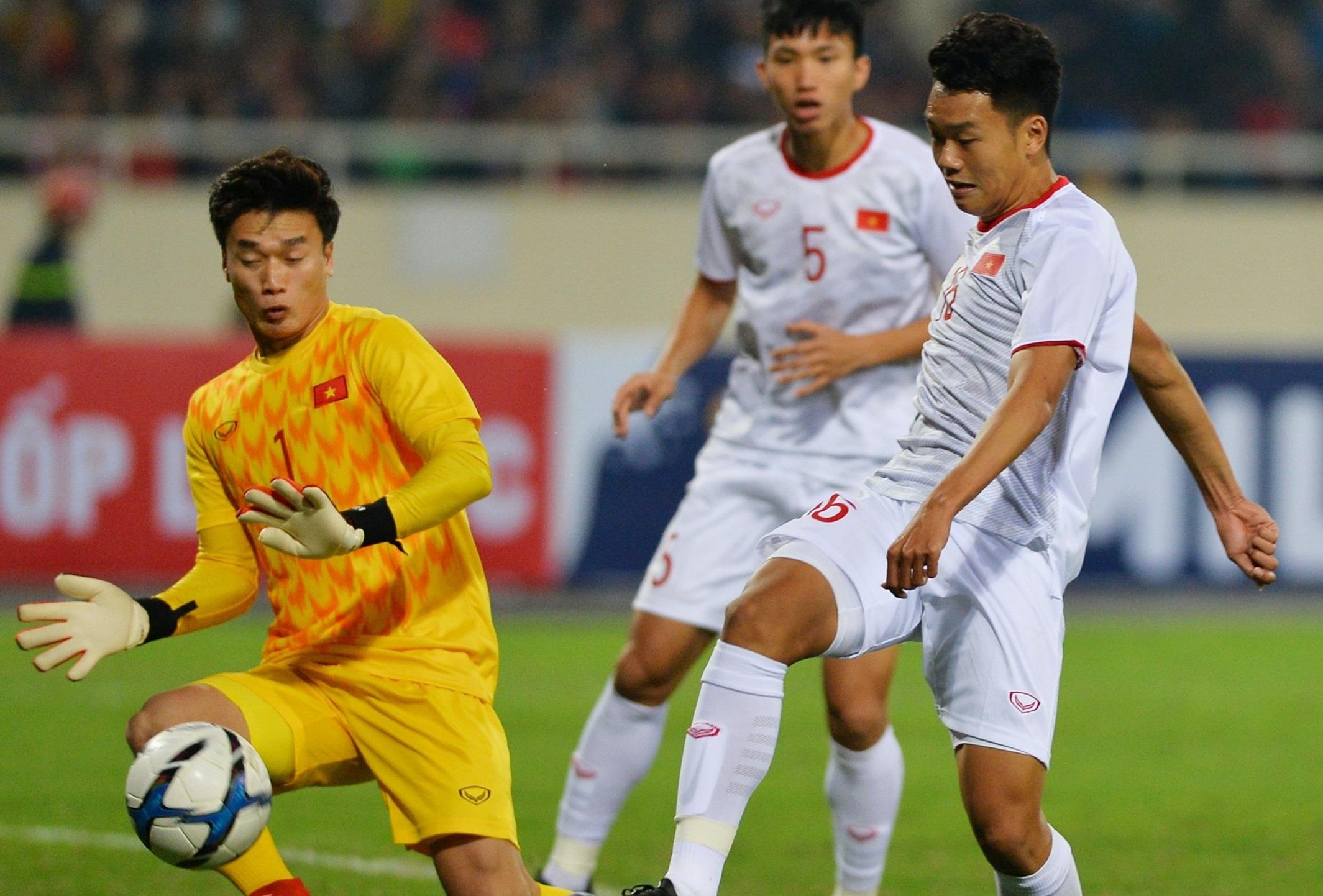 'Ky thuat bat gon bong cua Bui Tien Dung con kha vung' hinh anh