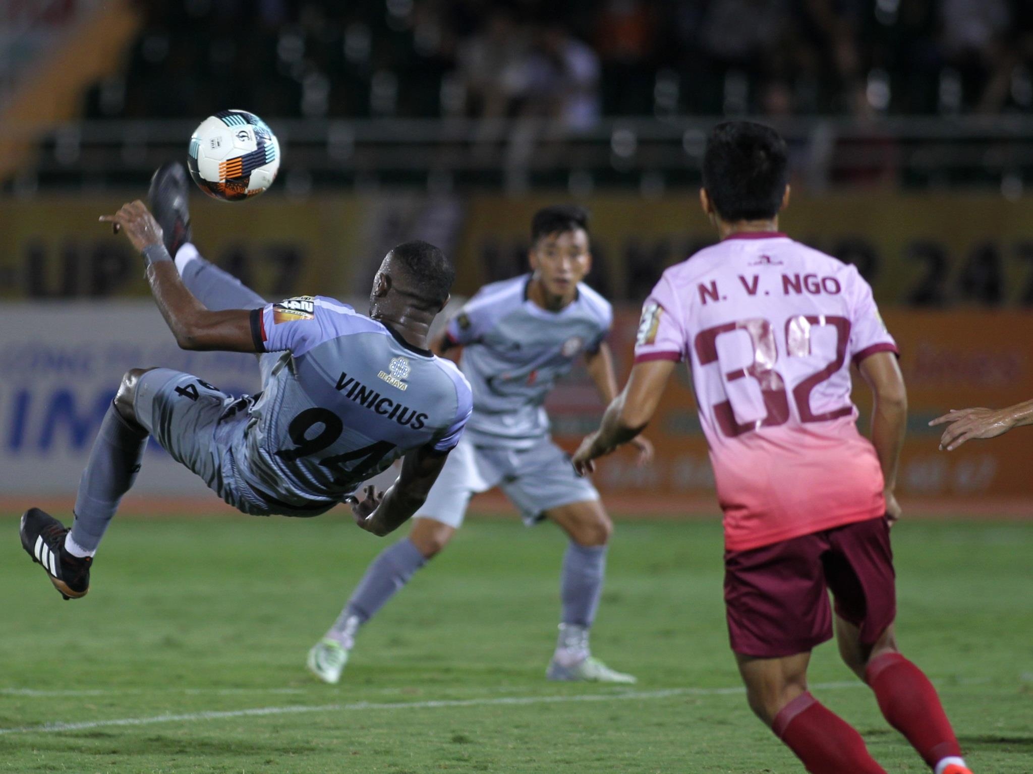 derby bong da TP.HCM,  trong tai tu choi ban thang anh 6