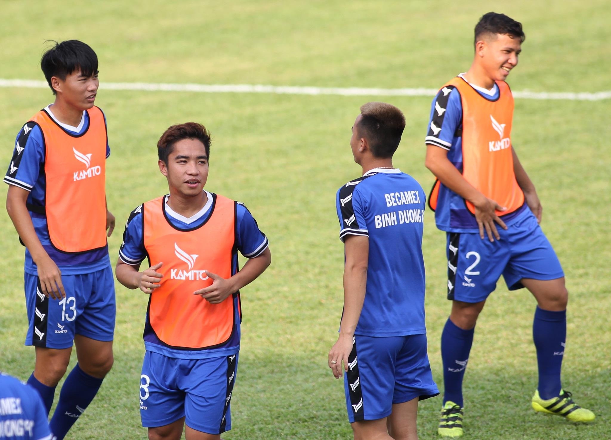 Binh Duong gap Viettel,  Anh Duc va dong doi Binh Duong anh 1