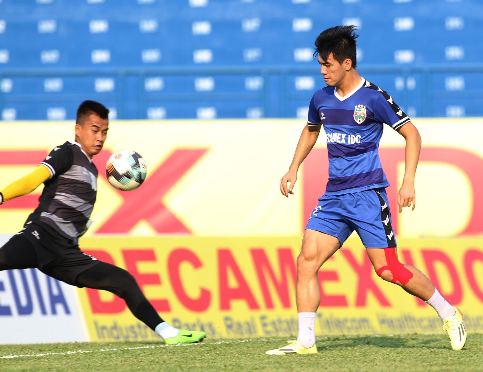 Binh Duong gap Viettel,  Anh Duc va dong doi Binh Duong anh 6