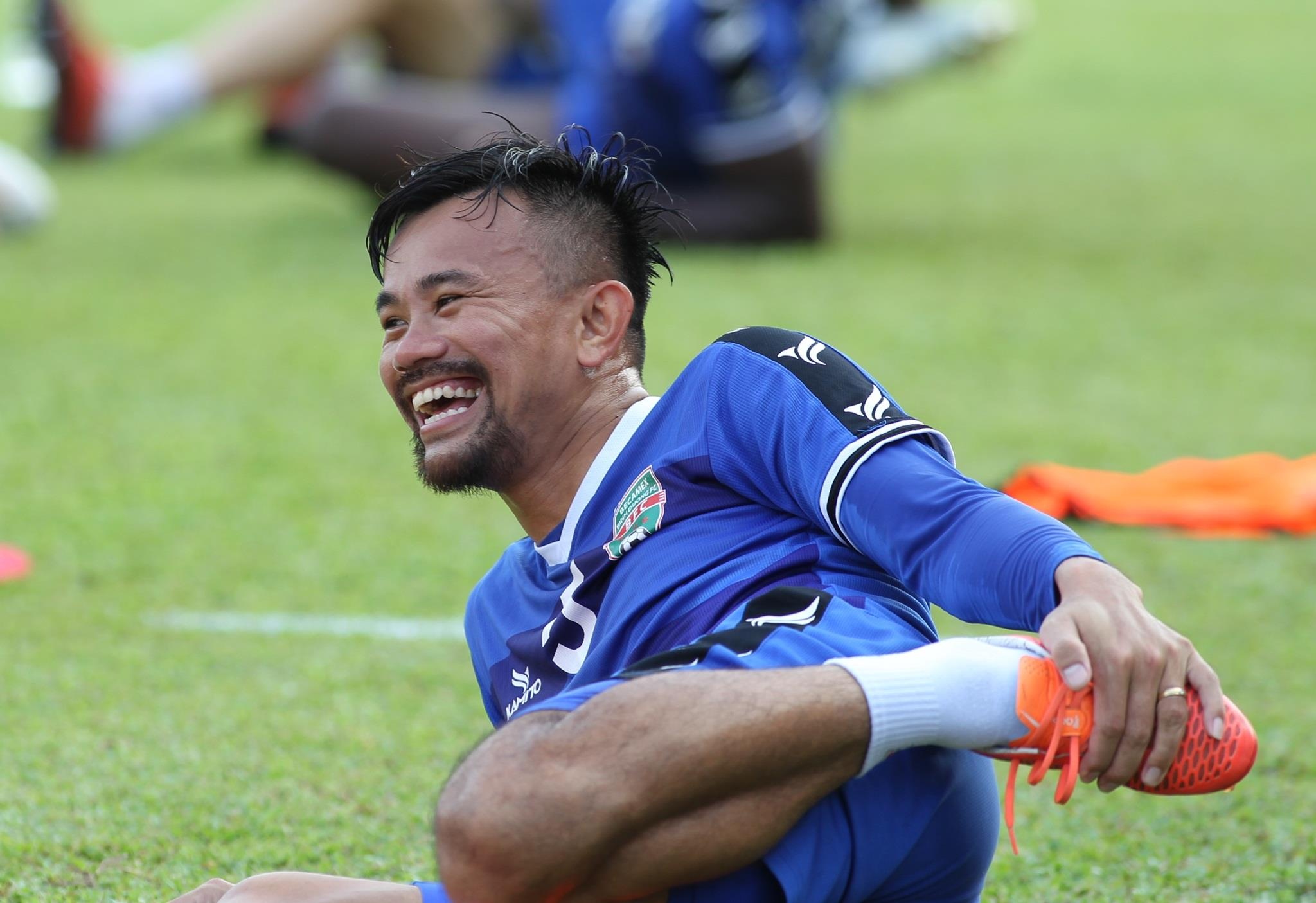 Binh Duong gap Viettel,  Anh Duc va dong doi Binh Duong anh 8