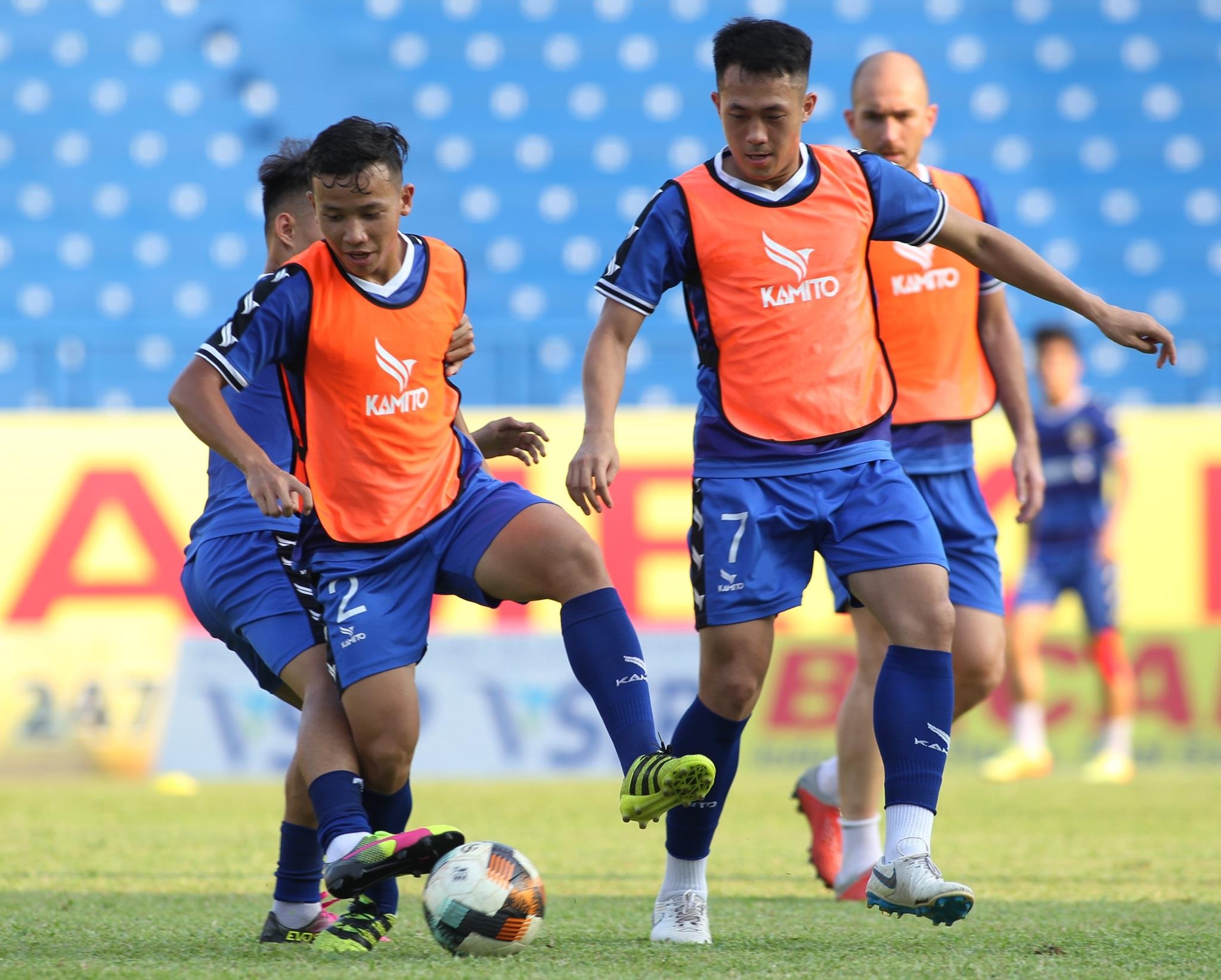 Binh Duong gap Viettel,  Anh Duc va dong doi Binh Duong anh 7