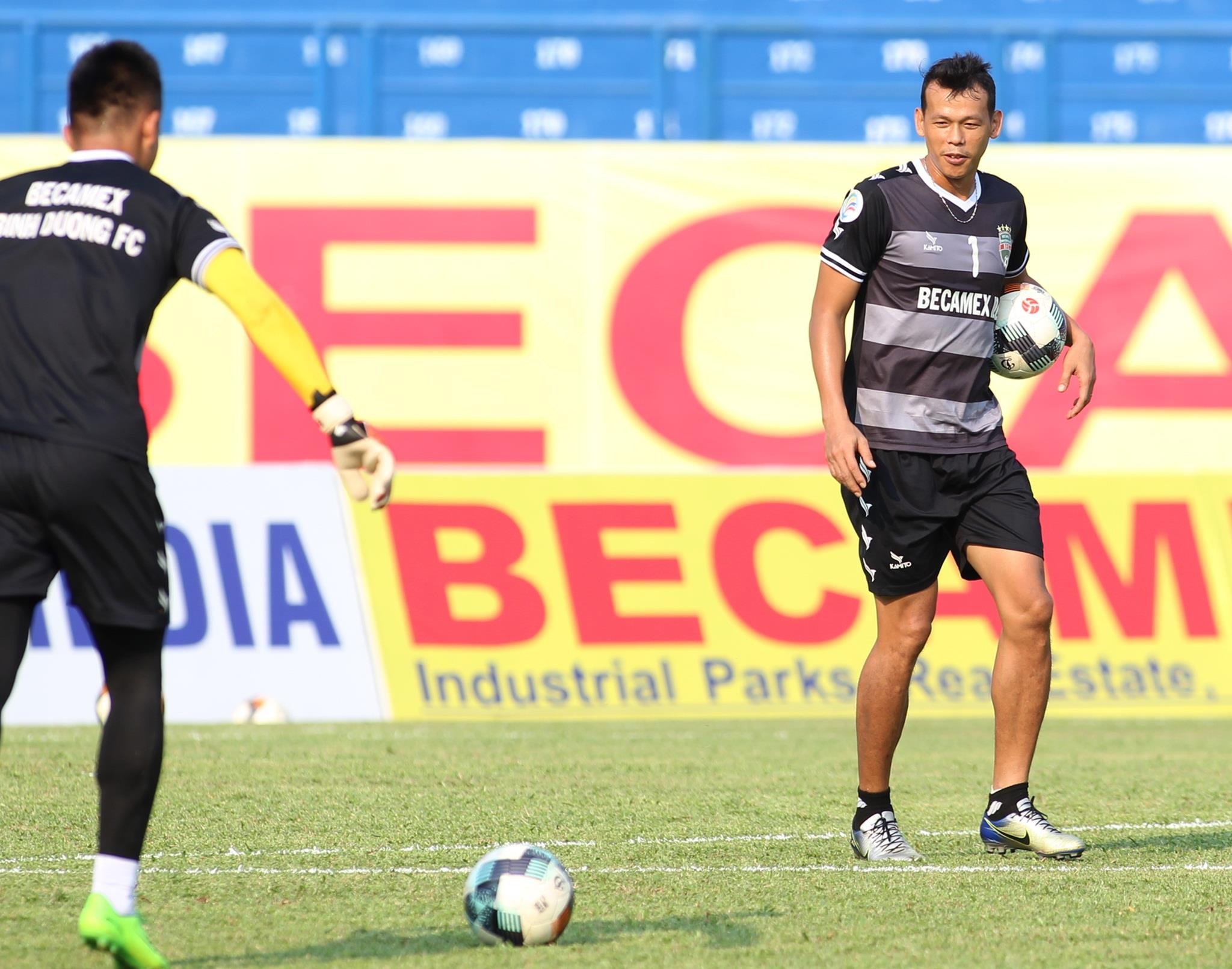 Binh Duong gap Viettel,  Anh Duc va dong doi Binh Duong anh 5