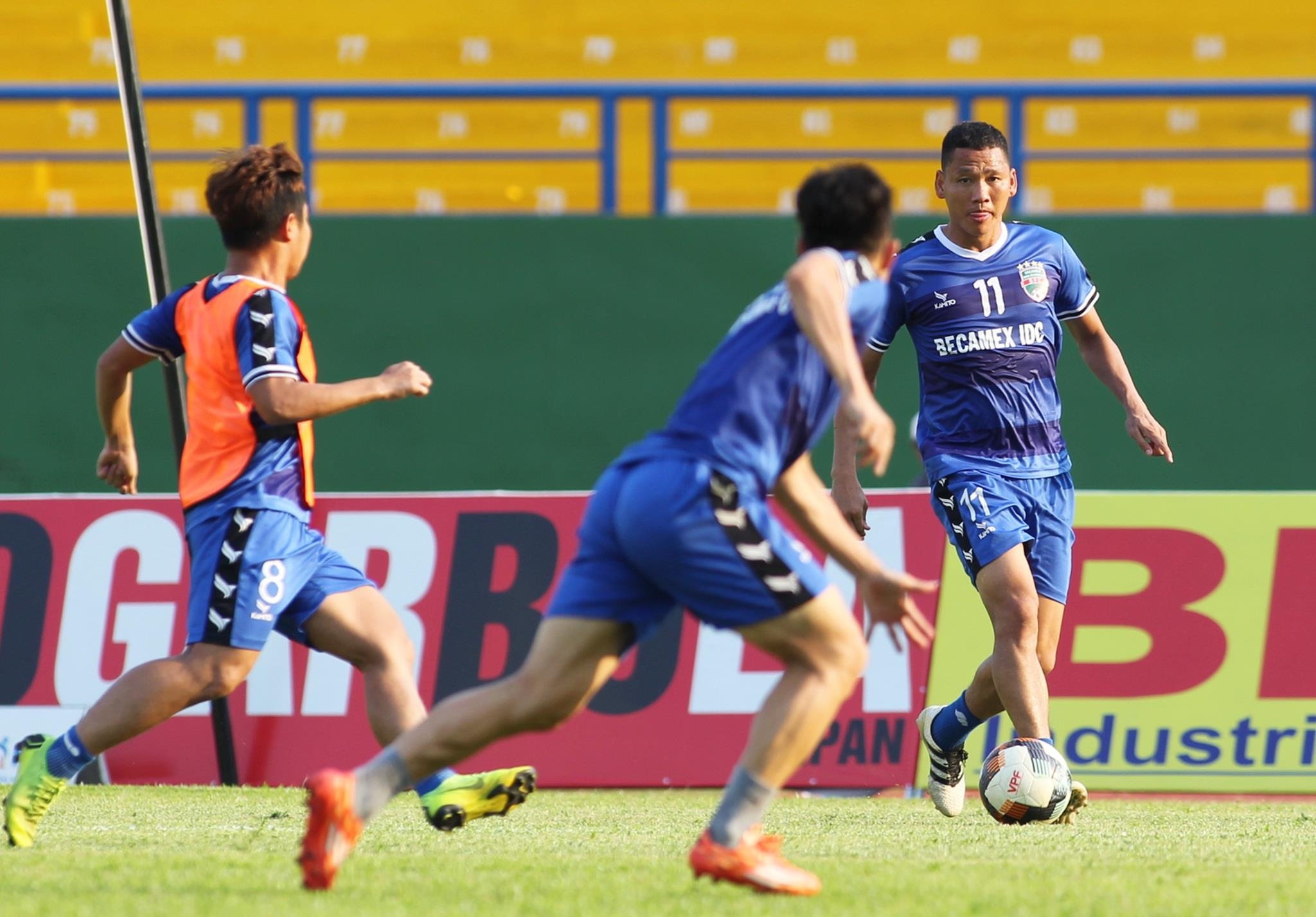 Binh Duong gap Viettel,  Anh Duc va dong doi Binh Duong anh 4