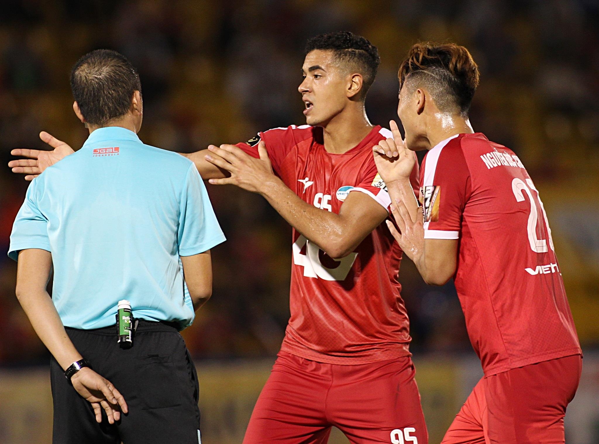 HLV Han Quoc: 'VAR co the cuu ban thua cua CLB Viettel' hinh anh