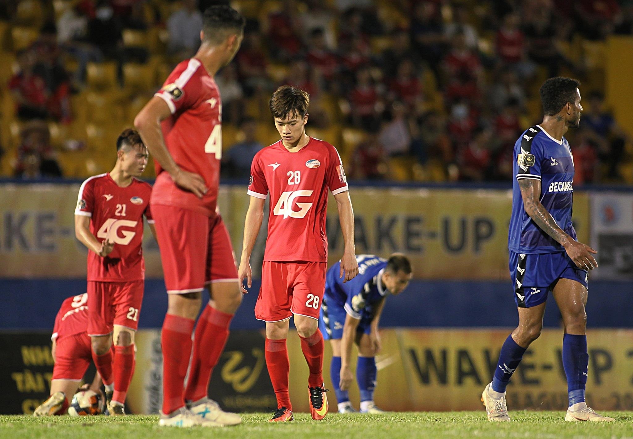 Que Ngoc Hai pham loi Van Kien,  Que Ngoc Hai bi ky luat anh 1