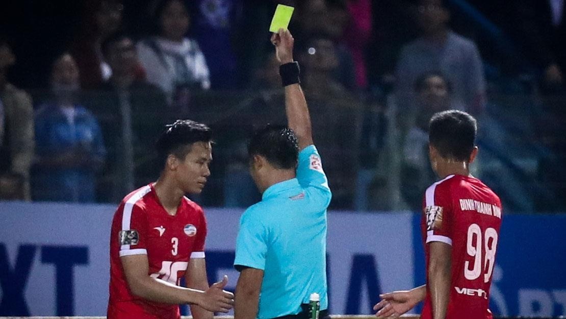 ‘Que Ngoc Hai hoi han sau an phat cam thi dau o V.League’ hinh anh