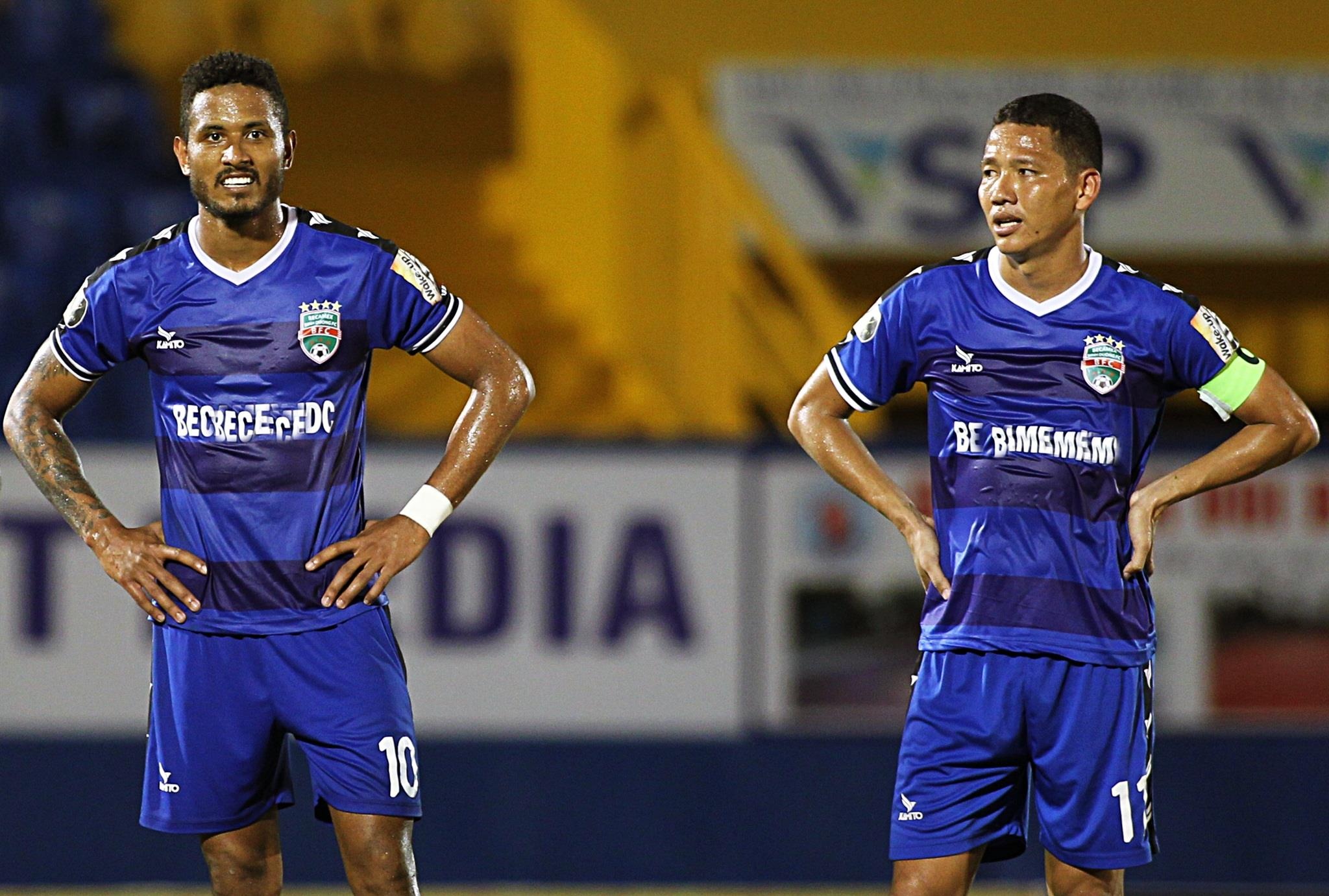 Anh Duc ghi cu dup sau su co mac nham so ao hy huu o V.League hinh anh