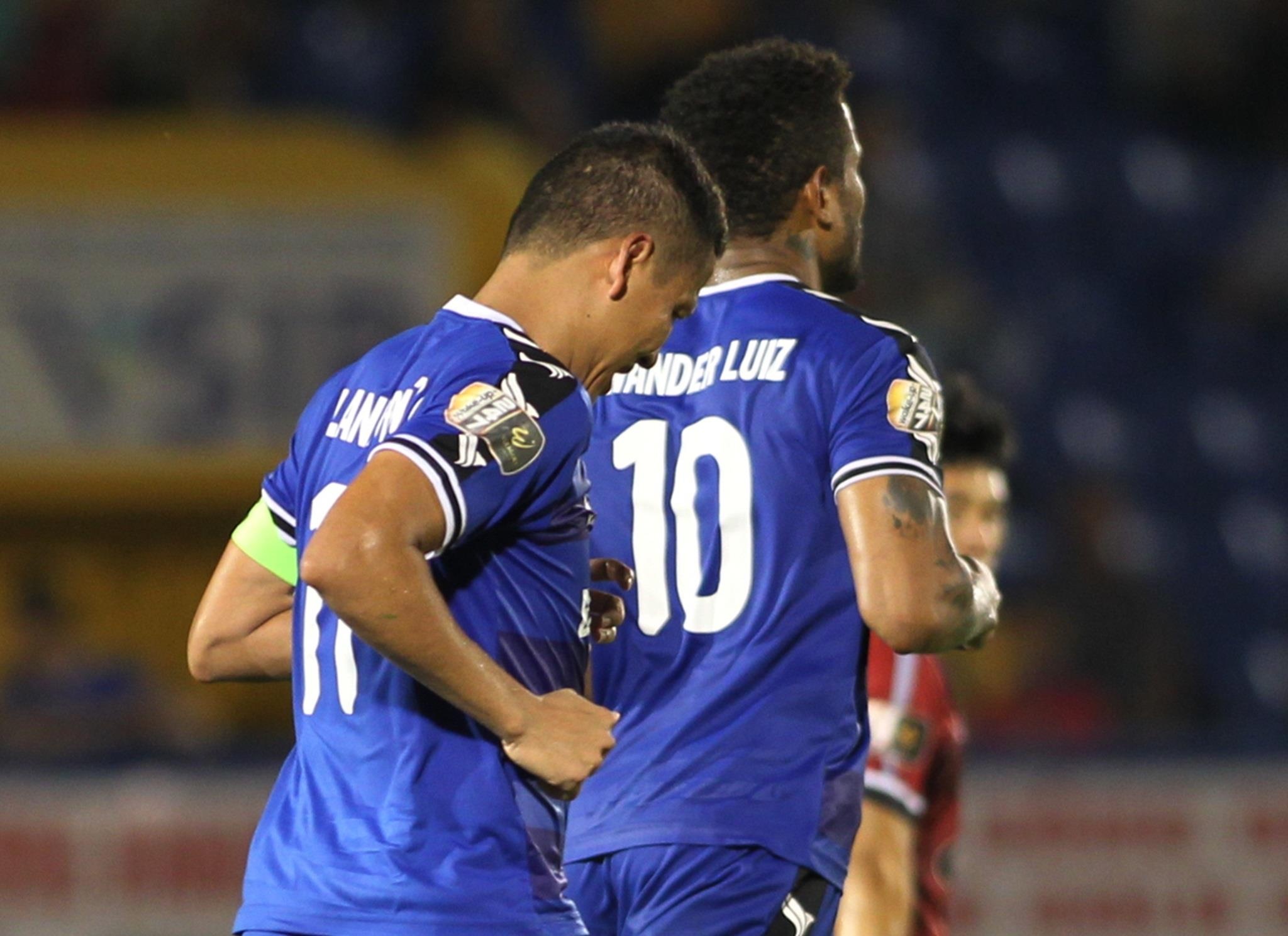 CLB Binh Duong thieu nguoi vi cau thu mac nham ao hinh anh