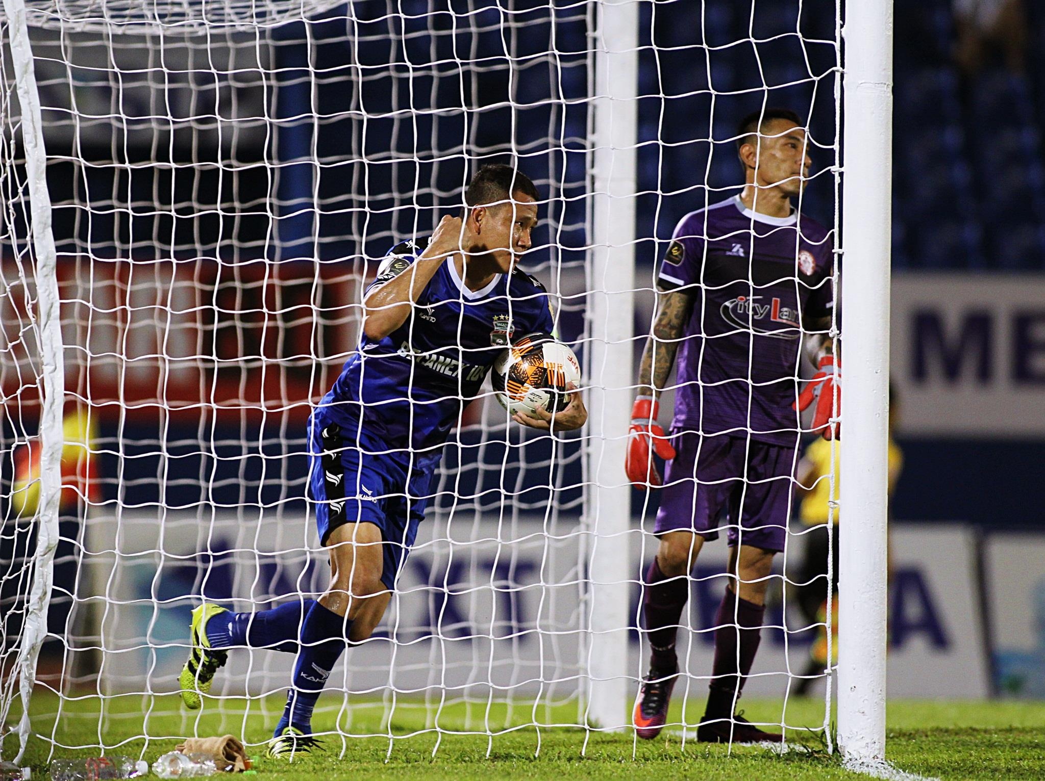 Anh Duc toa sang ghi ban,  Anh Duc stat anh 6