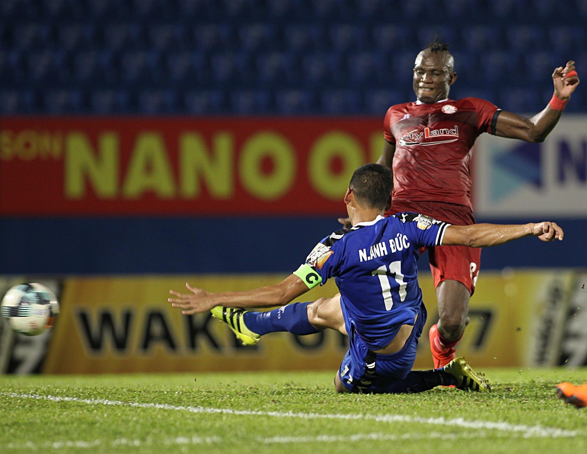 Anh Duc toa sang ghi ban,  Anh Duc stat anh 5