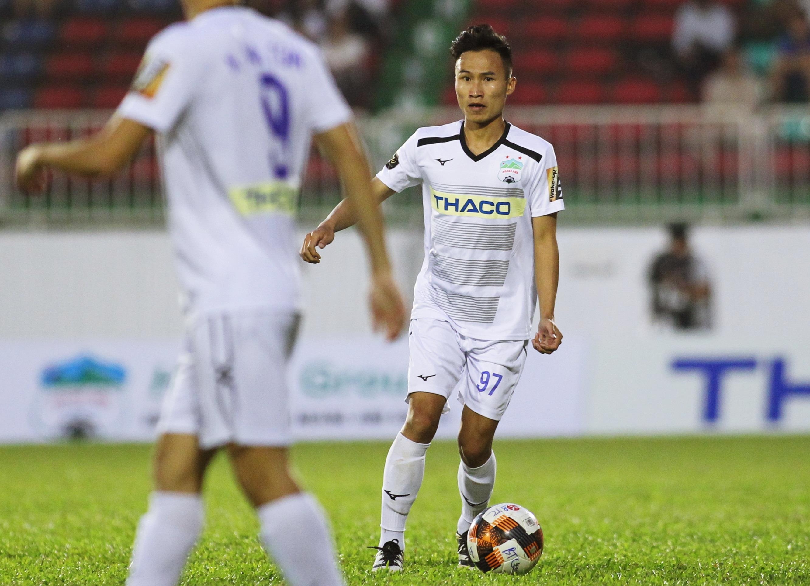 hoc tro ong park bi chan thuong,  trieu viet hung nhap vien vi chan thuong mat anh 2