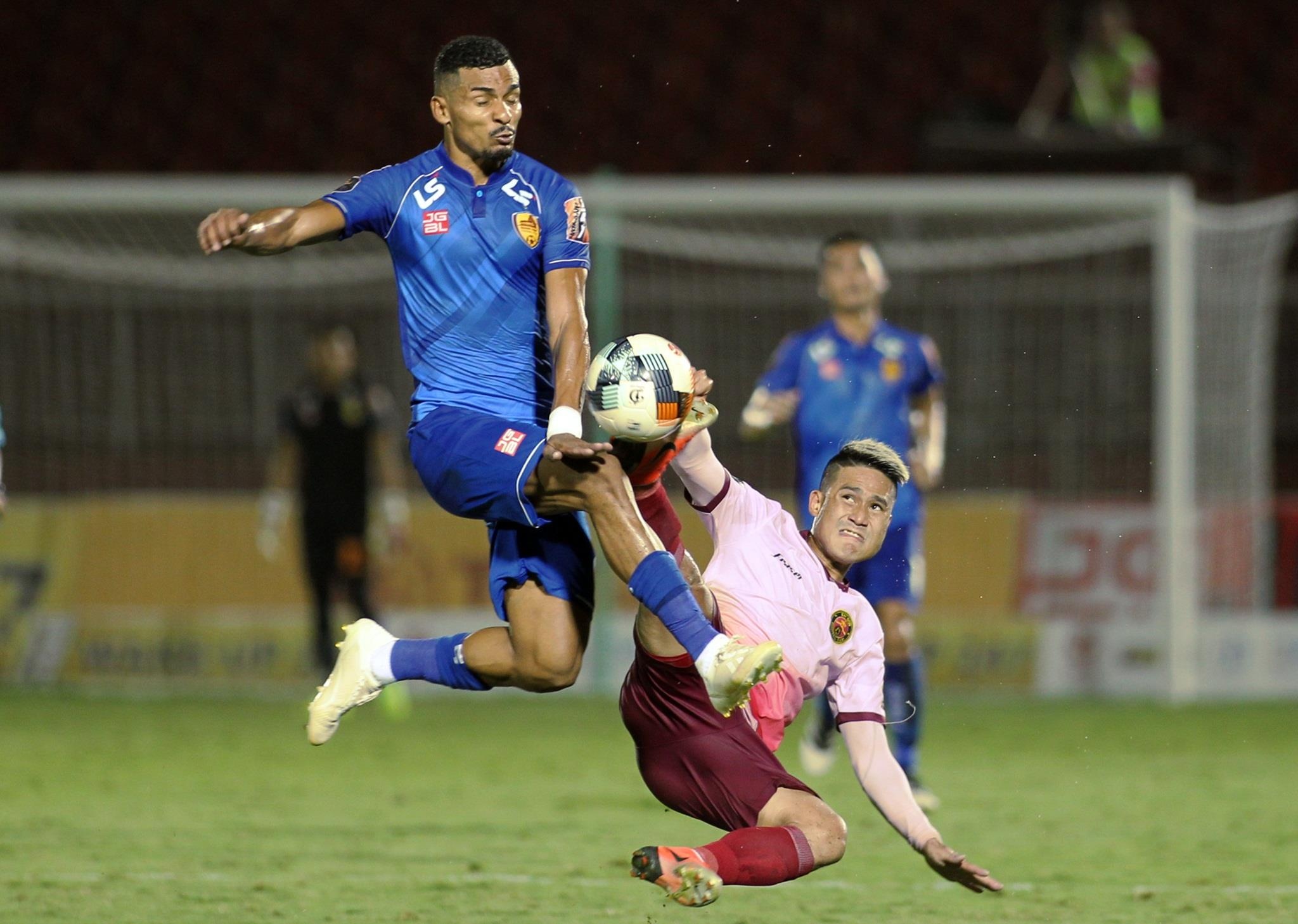 cau thu v.league cai nhau,  cau thu sai lam anh 8