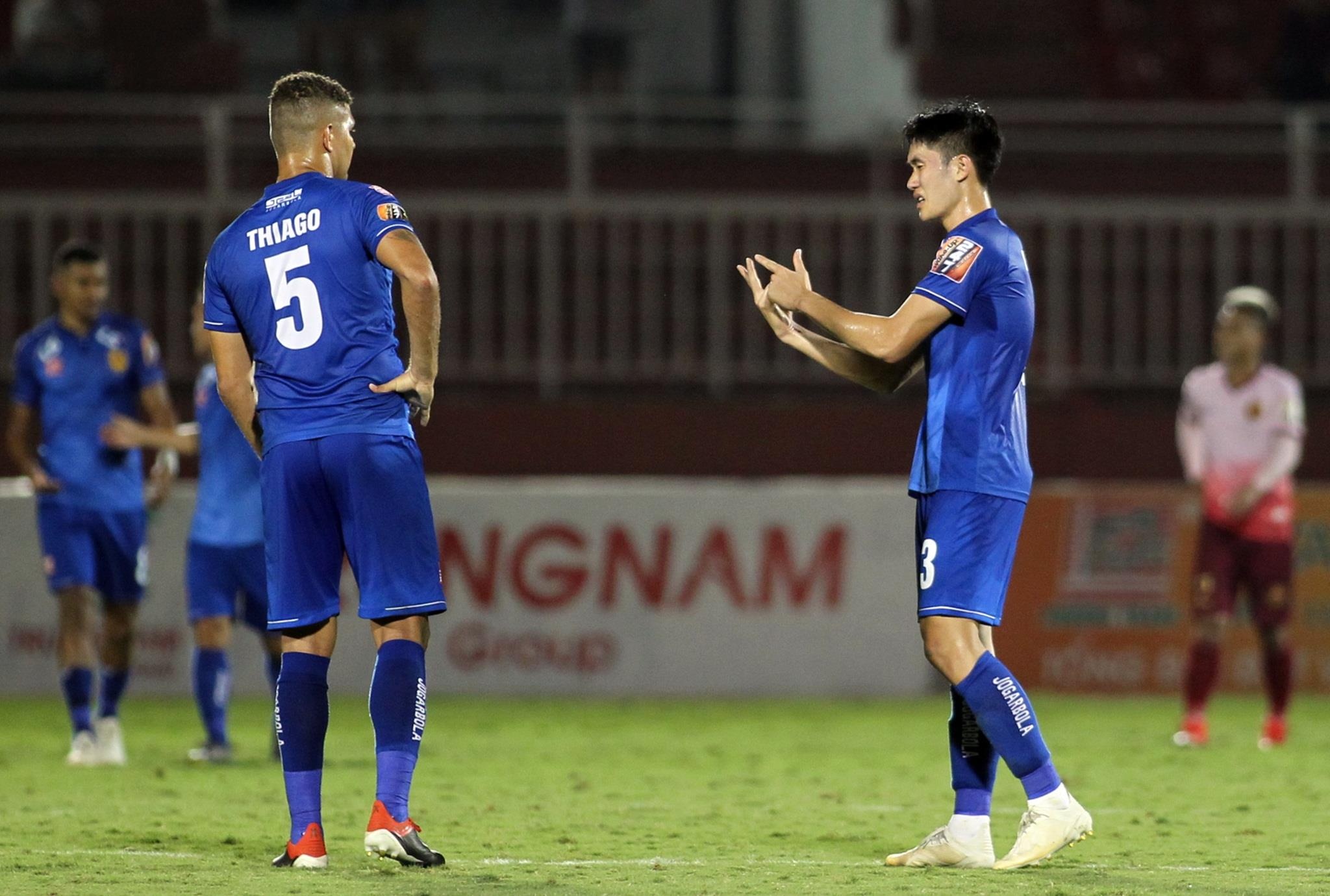 cau thu v.league cai nhau,  cau thu sai lam anh 7