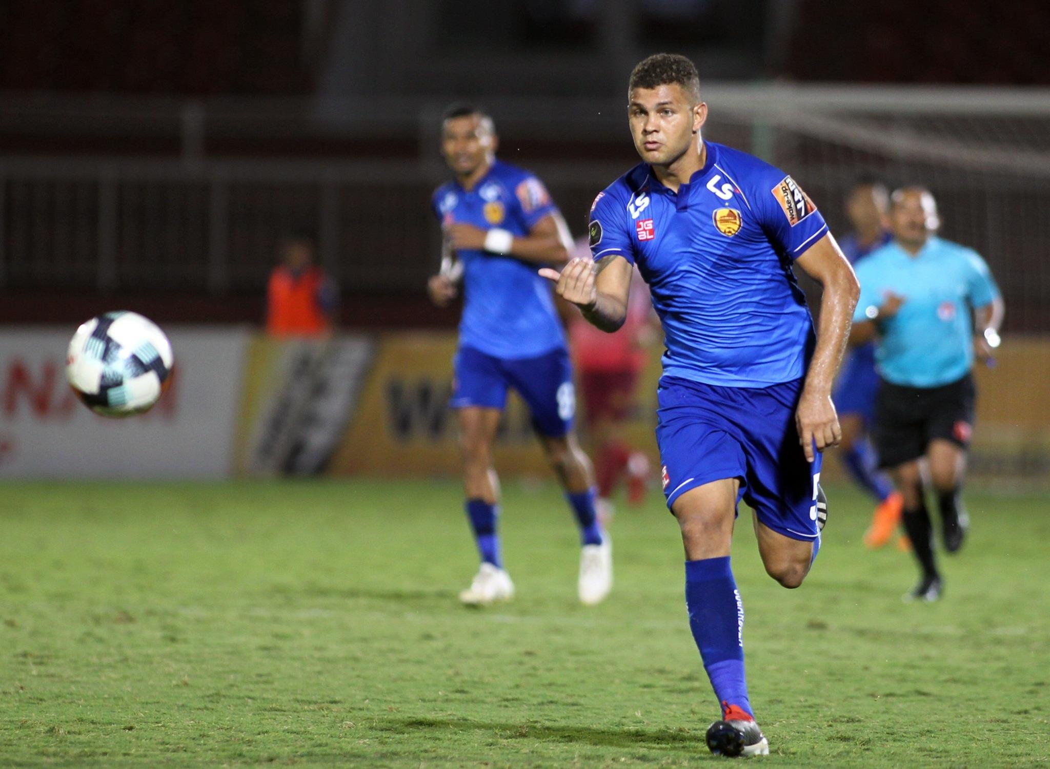 cau thu v.league cai nhau,  cau thu sai lam anh 5