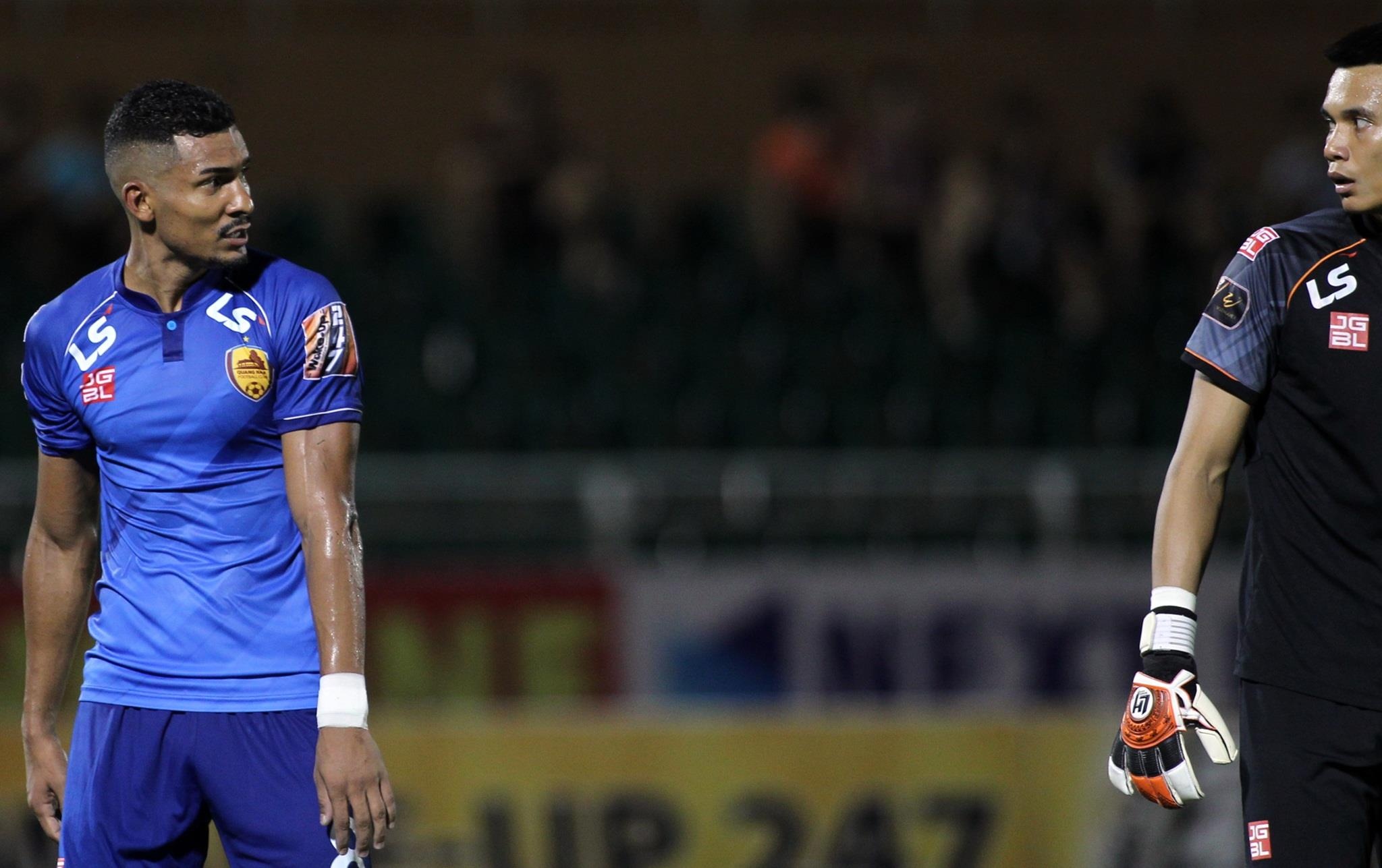 cau thu v.league cai nhau,  cau thu sai lam anh 3