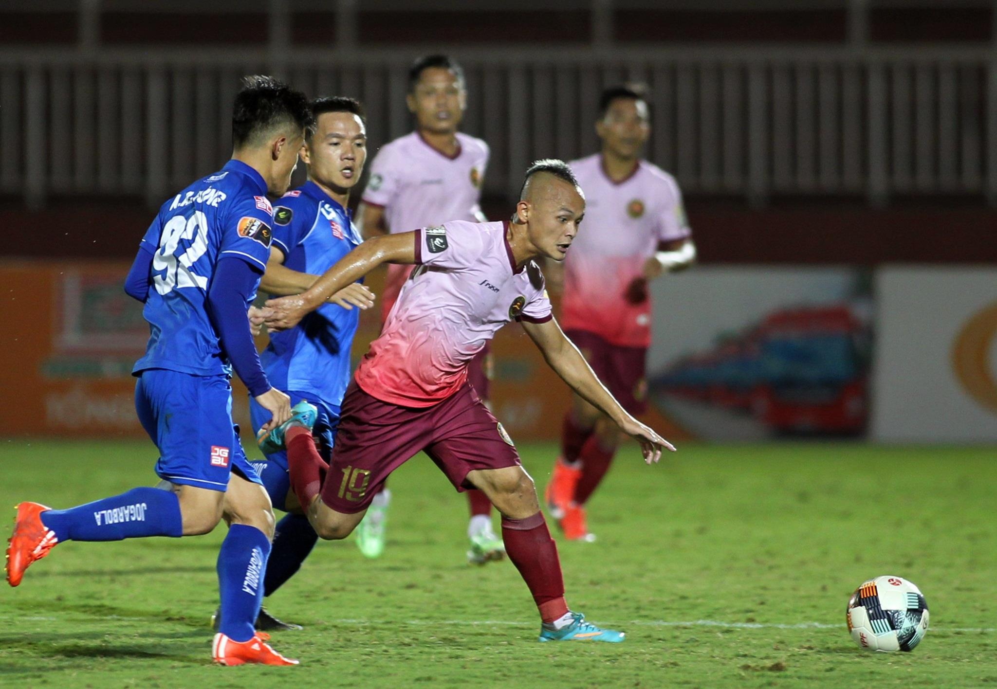 cau thu v.league cai nhau,  cau thu sai lam anh 9