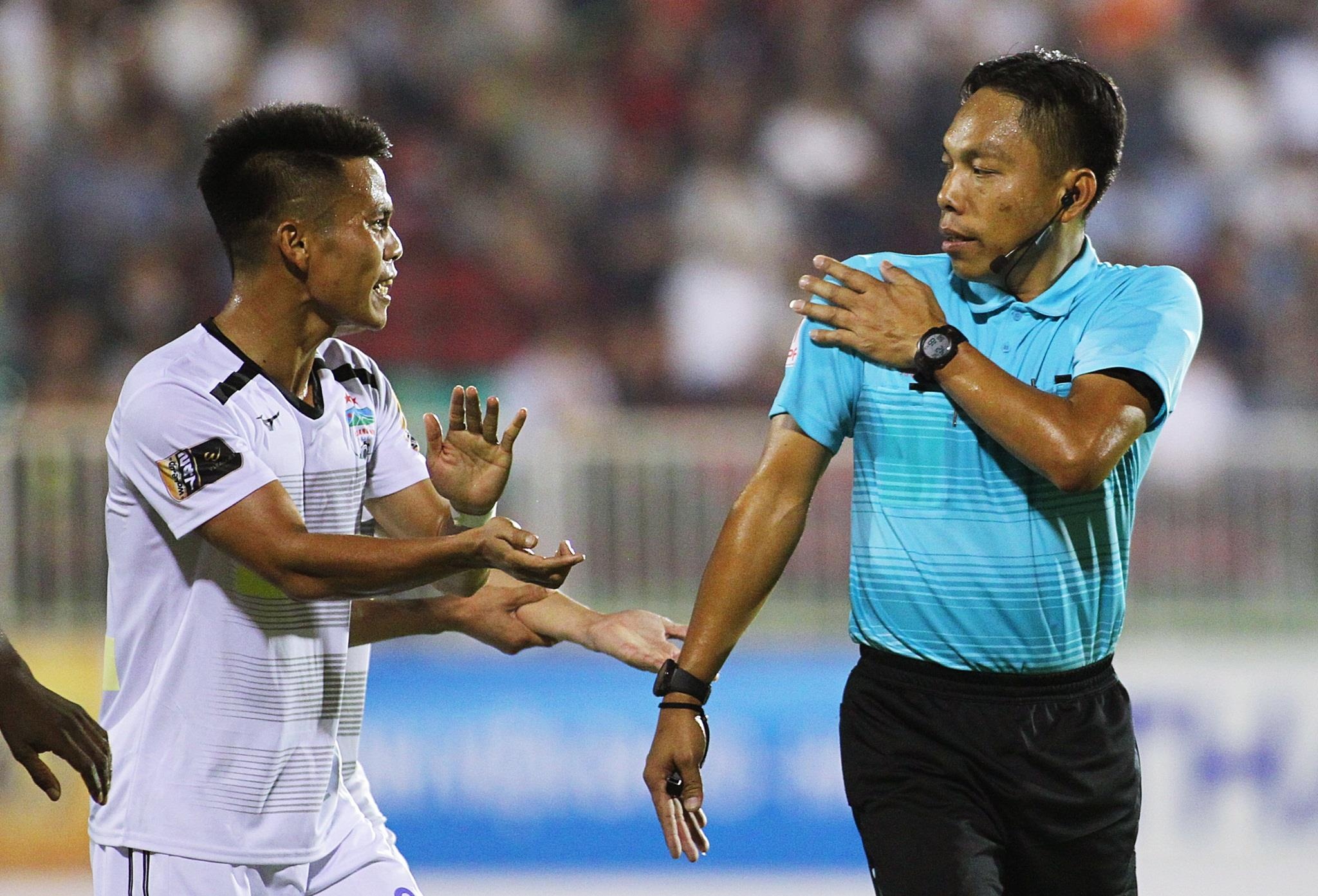 V.League 2019 dung VAR luu dong, chua chac FIFA cong nhan hinh anh