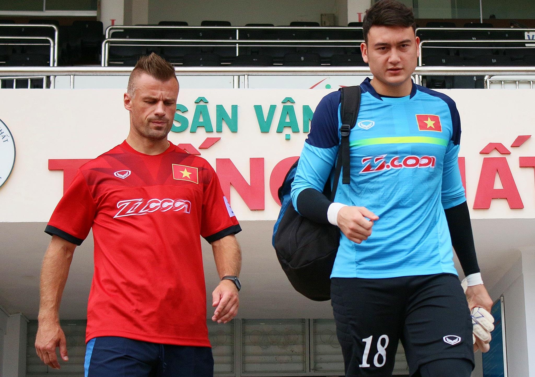 Cuu HLV the luc DT Viet Nam muon dan dat Binh Duong hinh anh