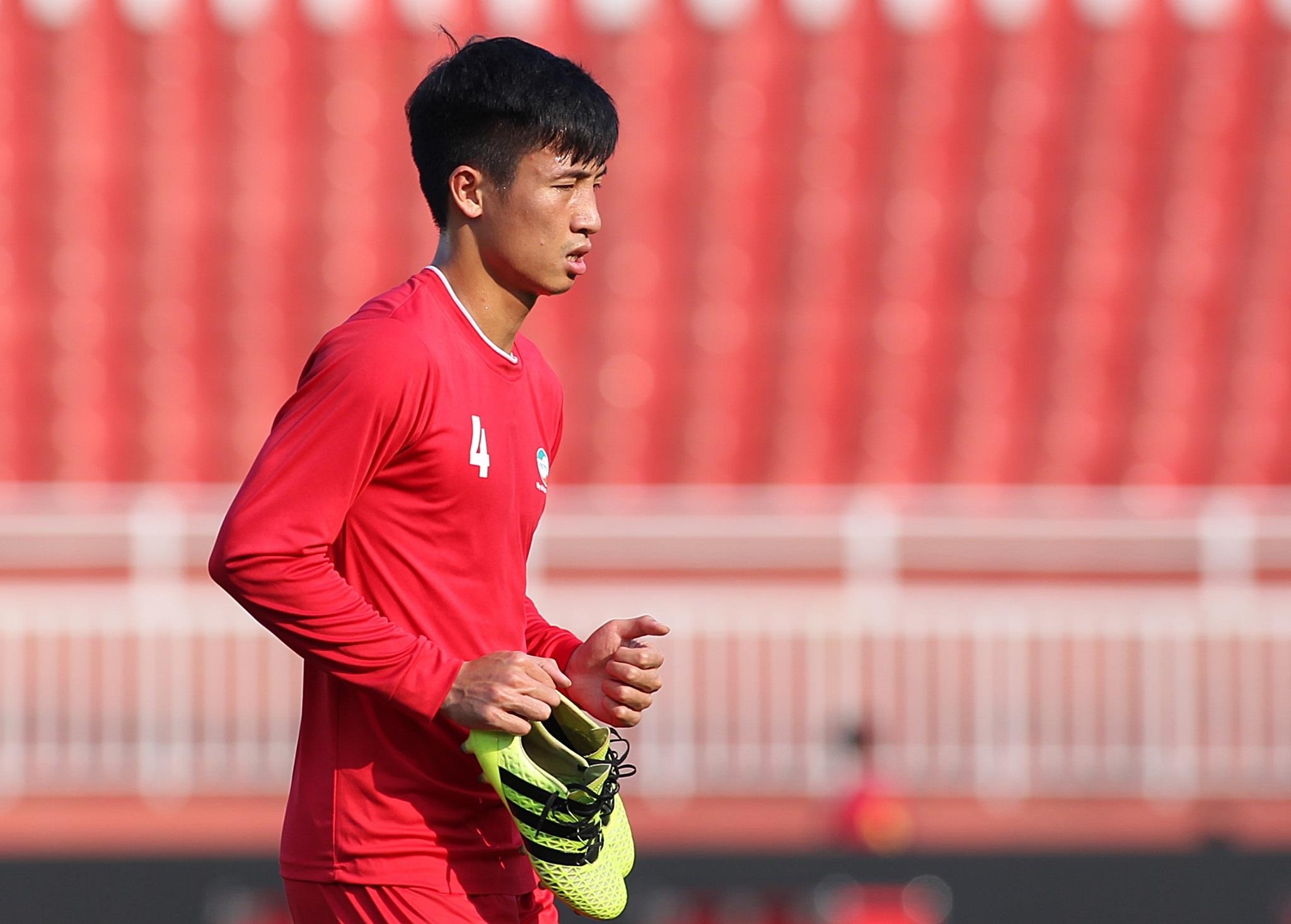 Bui Tien Dung chan thuong,  trung ve Bui Tien Dung cua Viettel anh 6