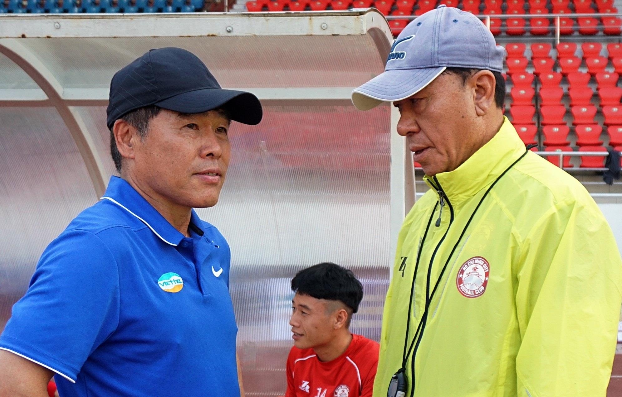 V.League lan thu hai chung kien 2 HLV Han Quoc dung do nhau hinh anh