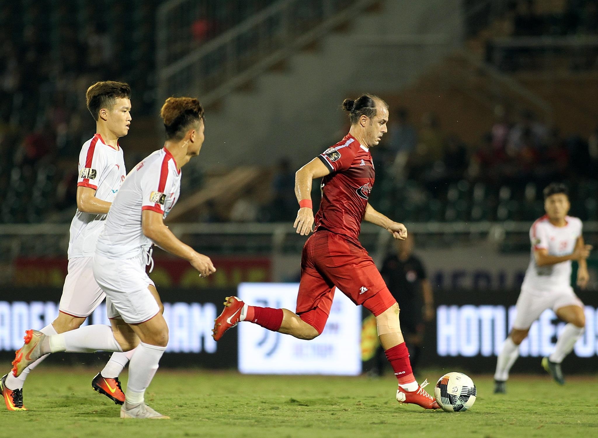 doi bong bat bai V.League,  tuyen thu viet nam that bai o v league anh 2