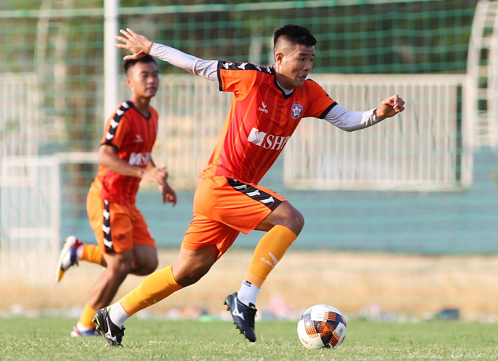 Le Huynh Duc ran de hoc tro sau chuoi tran khong thang hinh anh