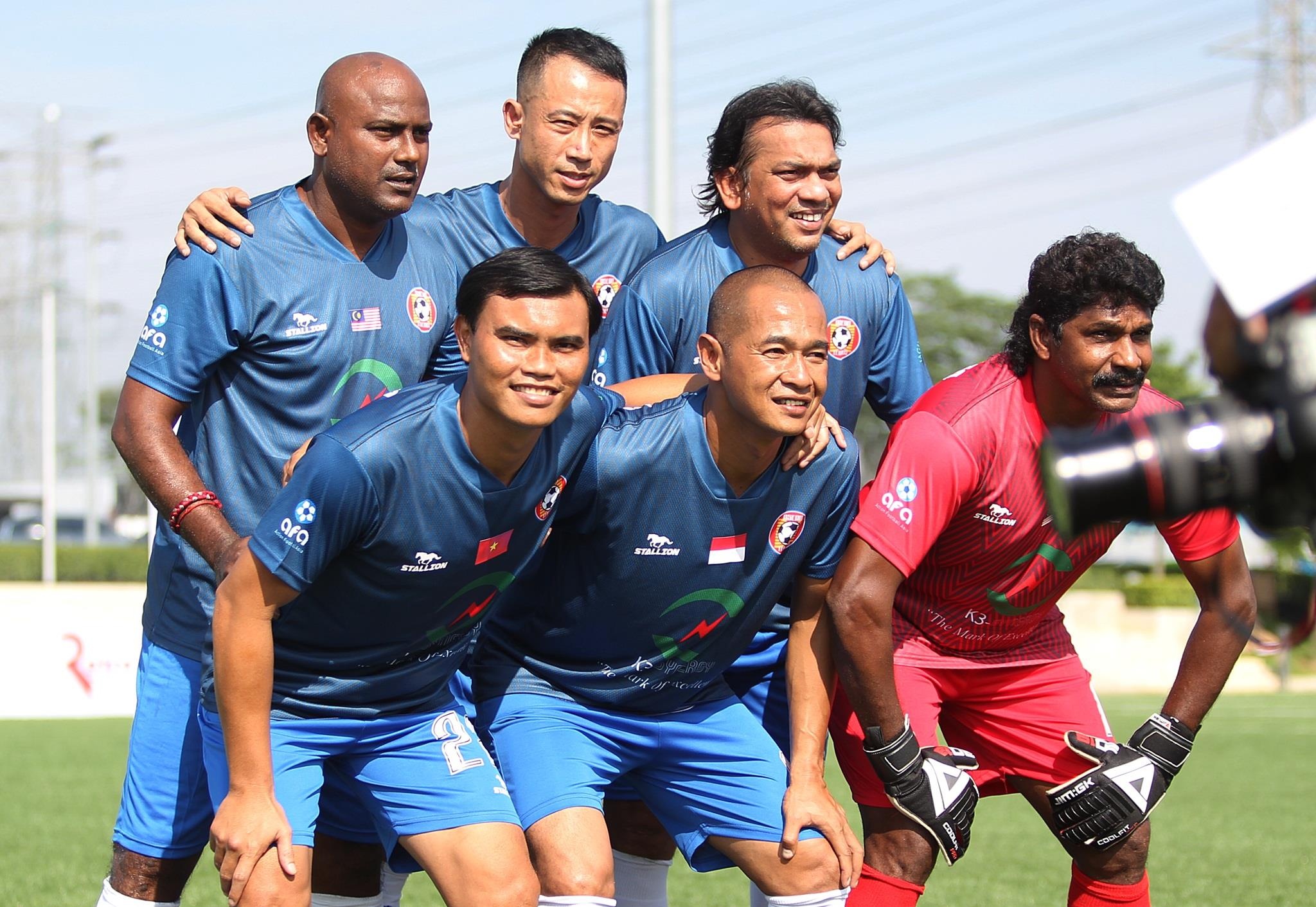 huyen thoai real madrid gap nhu thanh,  danh thu real madrid gap tuyen thu viet nam anh 2