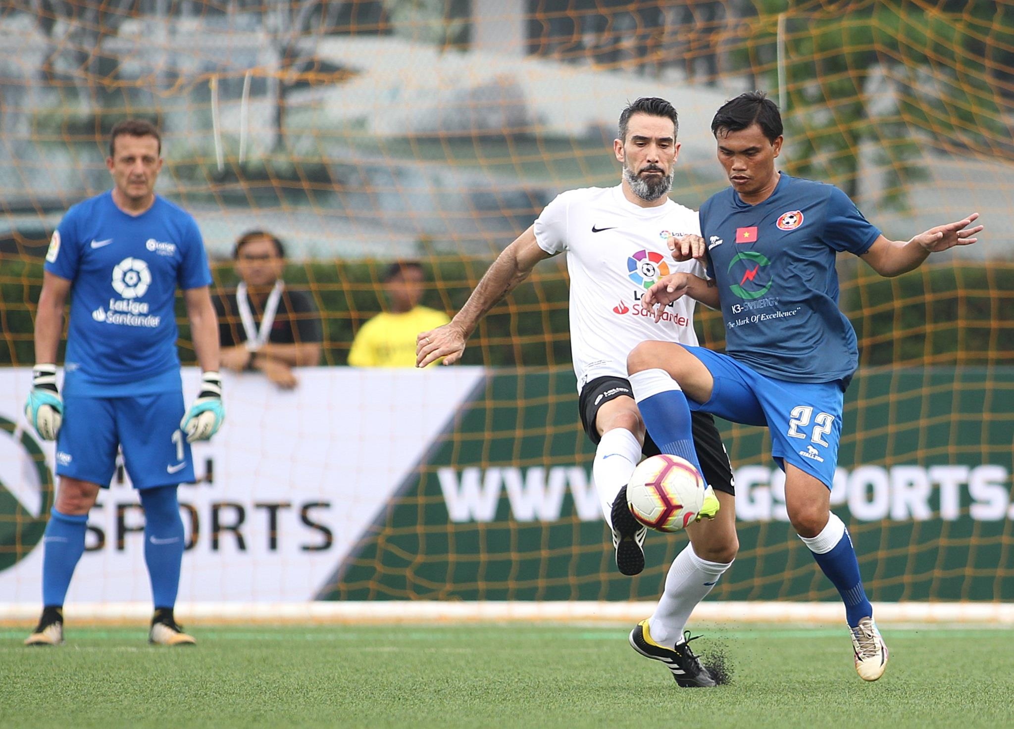 huyen thoai real madrid gap nhu thanh,  danh thu real madrid gap tuyen thu viet nam anh 7