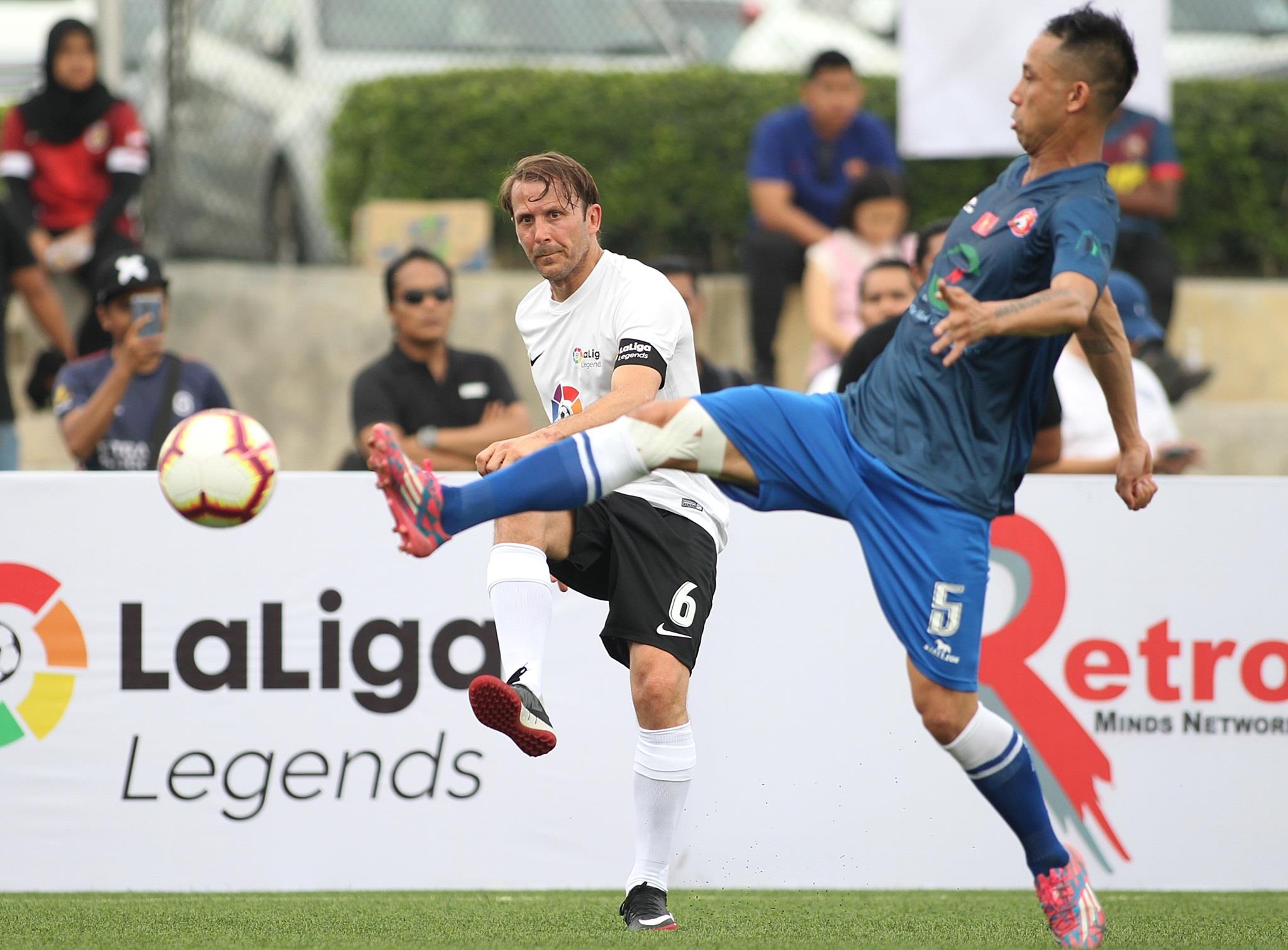 huyen thoai real madrid gap nhu thanh,  danh thu real madrid gap tuyen thu viet nam anh 3