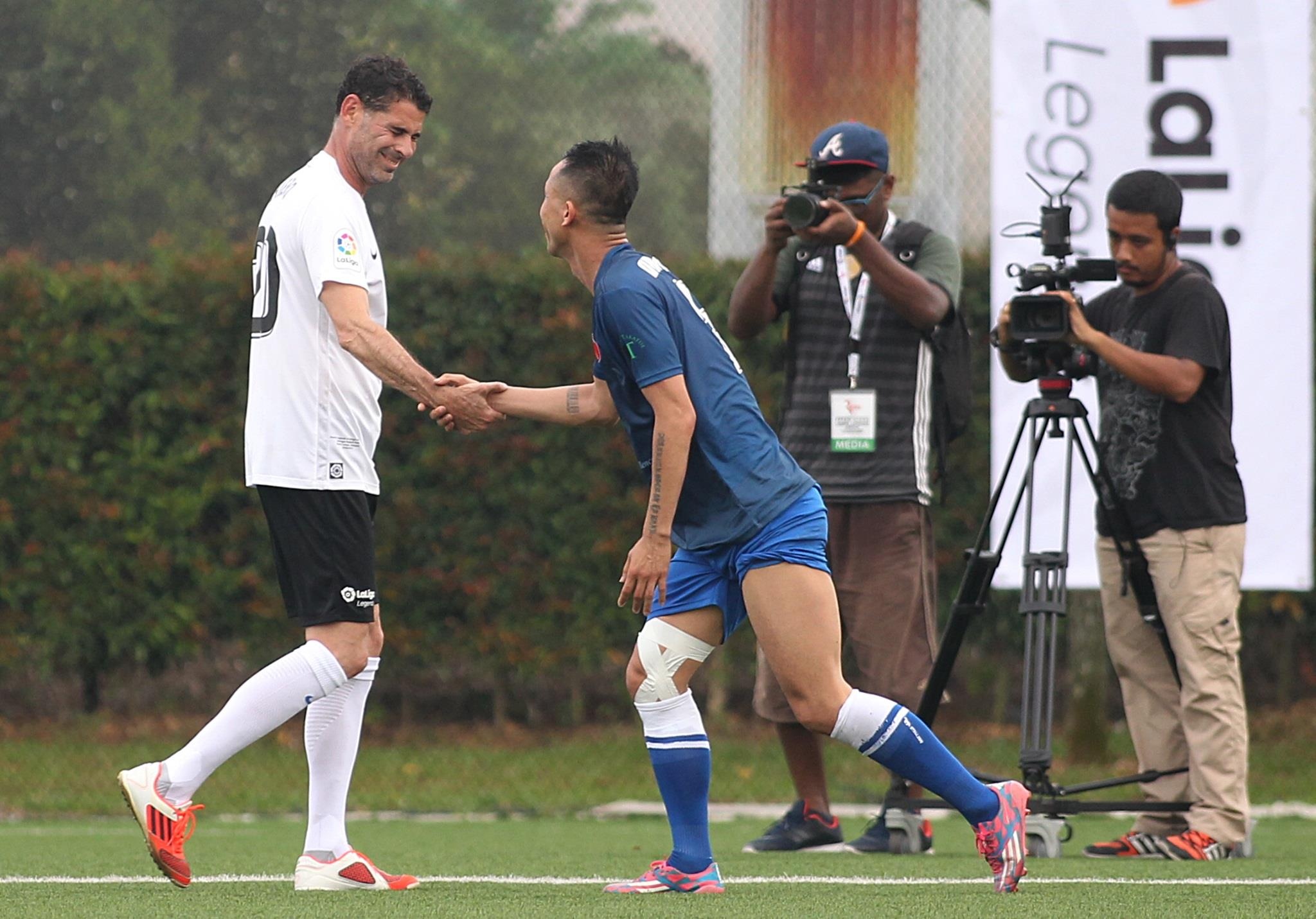 huyen thoai real madrid gap nhu thanh,  danh thu real madrid gap tuyen thu viet nam anh 6