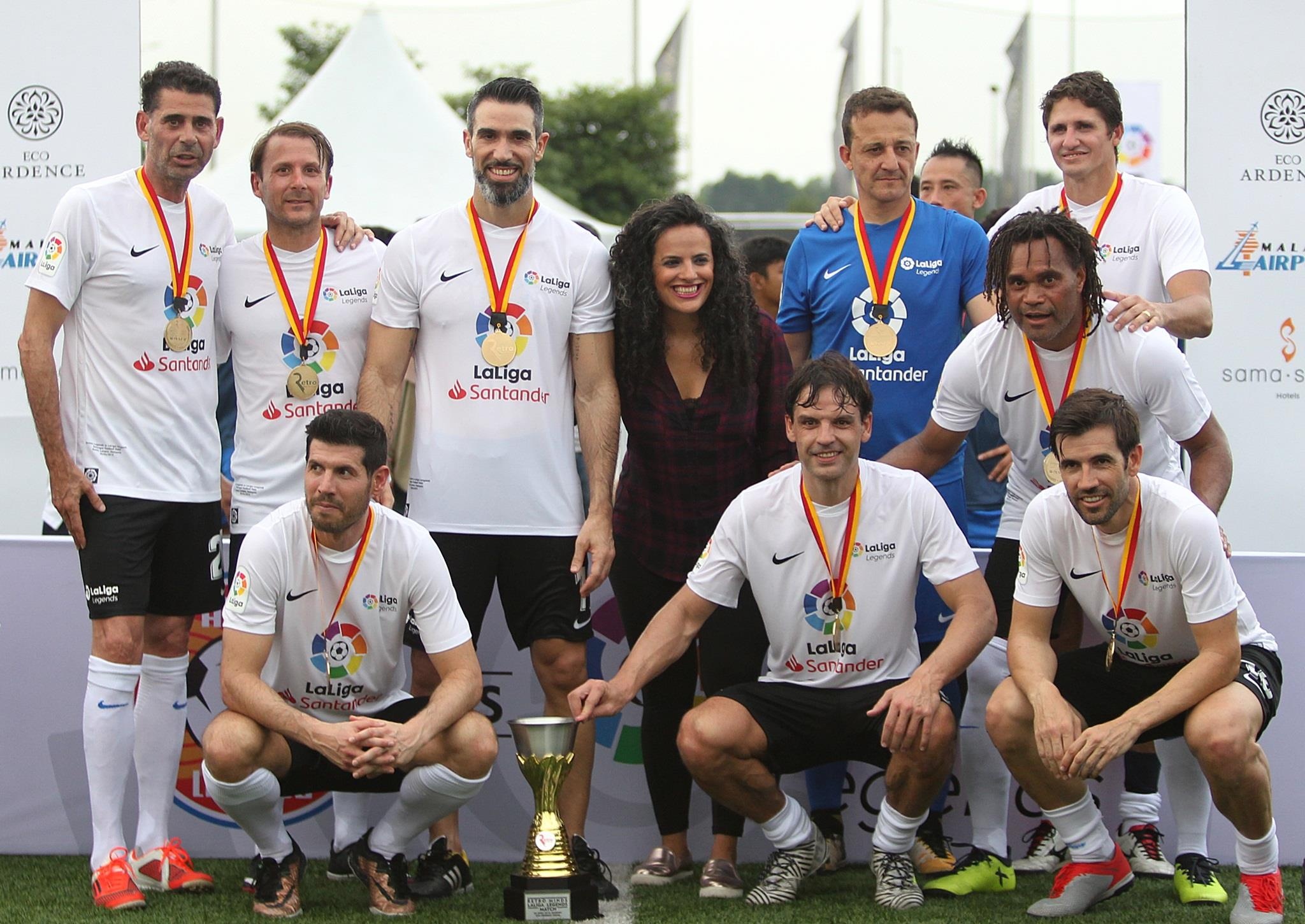 huyen thoai real madrid gap nhu thanh,  danh thu real madrid gap tuyen thu viet nam anh 10