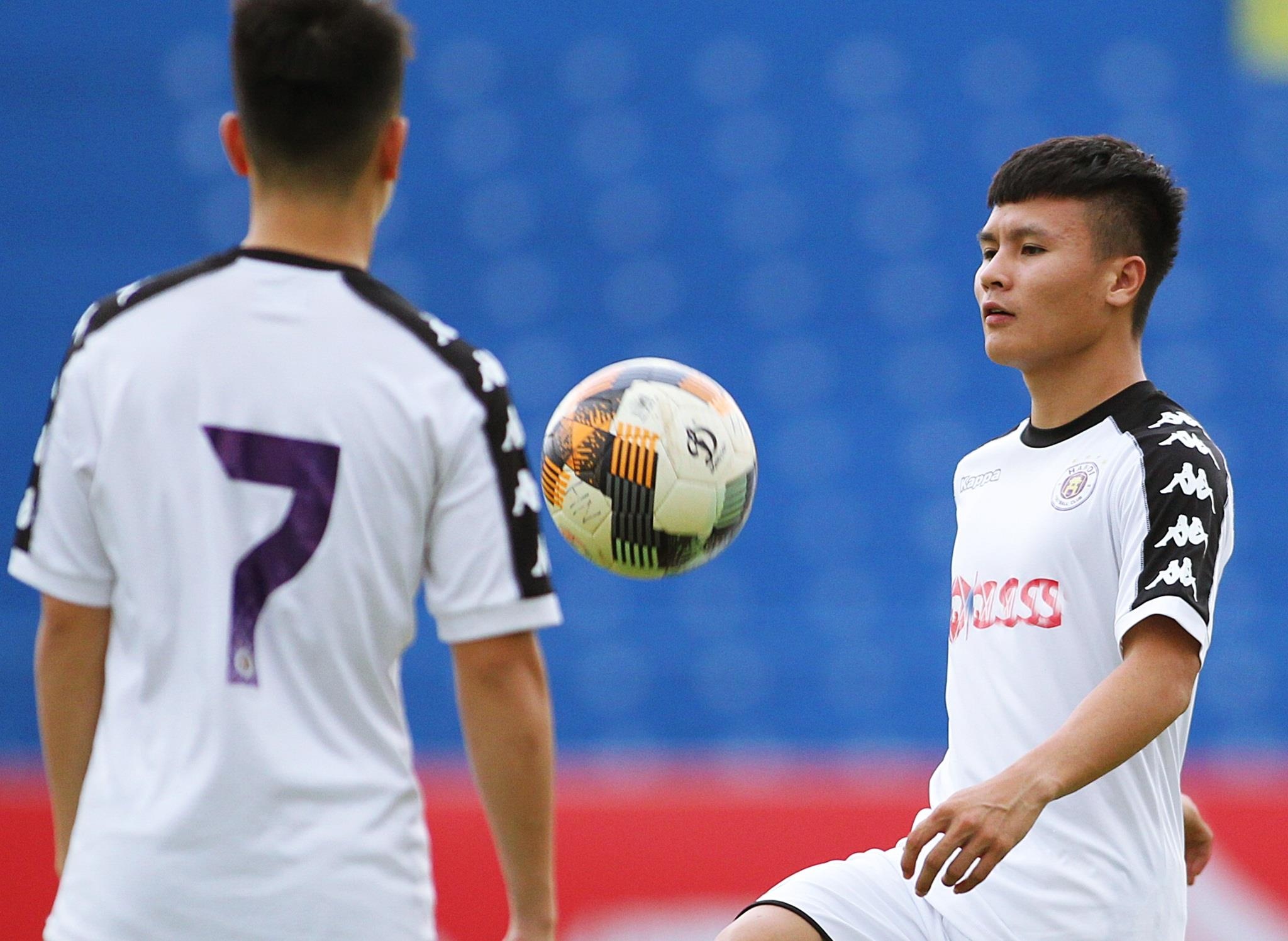 Quang Hai muot mo hoi truoc ngay pha dop khong thang Binh Duong hinh anh