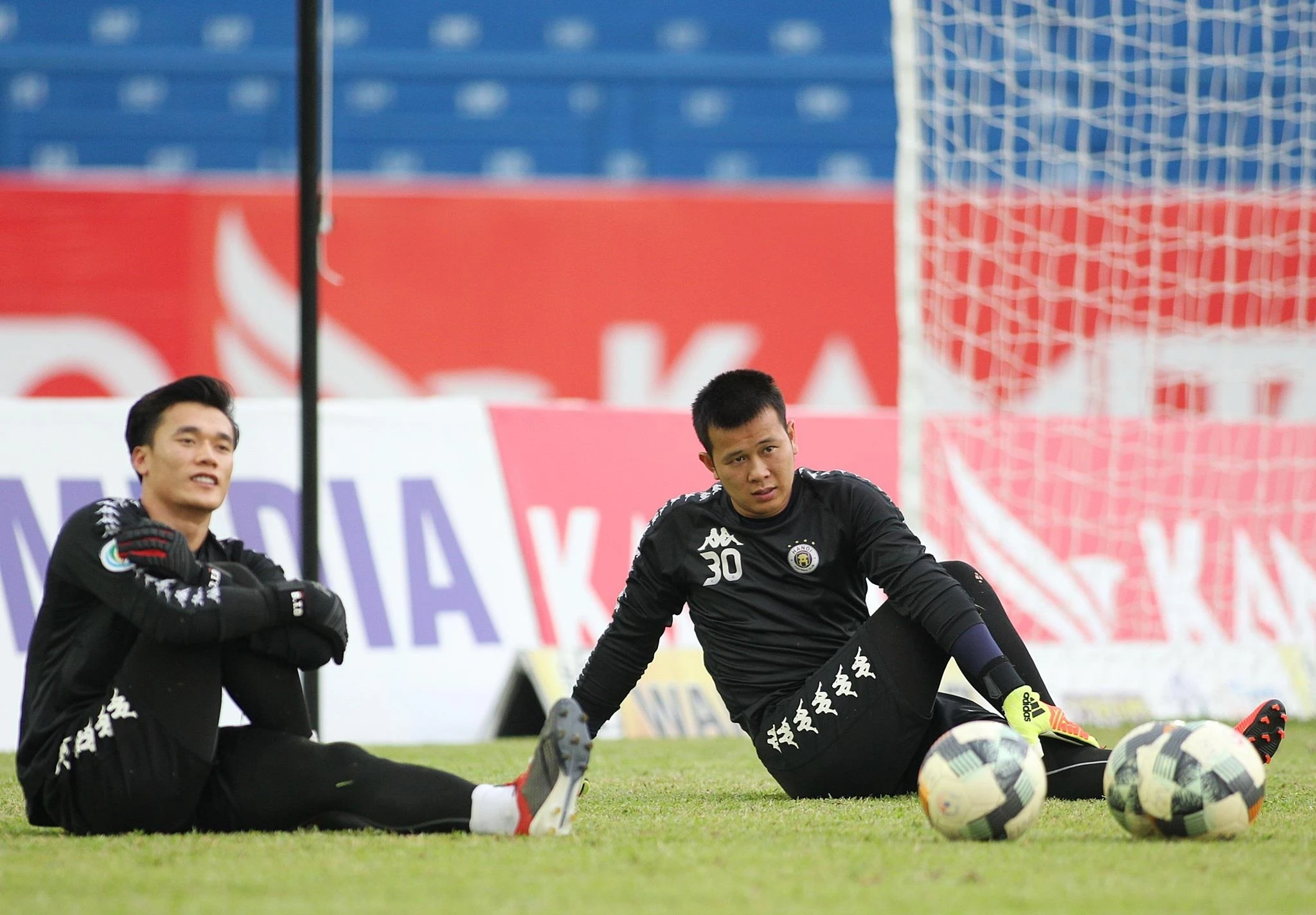 Bui Tien Dung khong dang duoc thay Park trieu tap anh 2