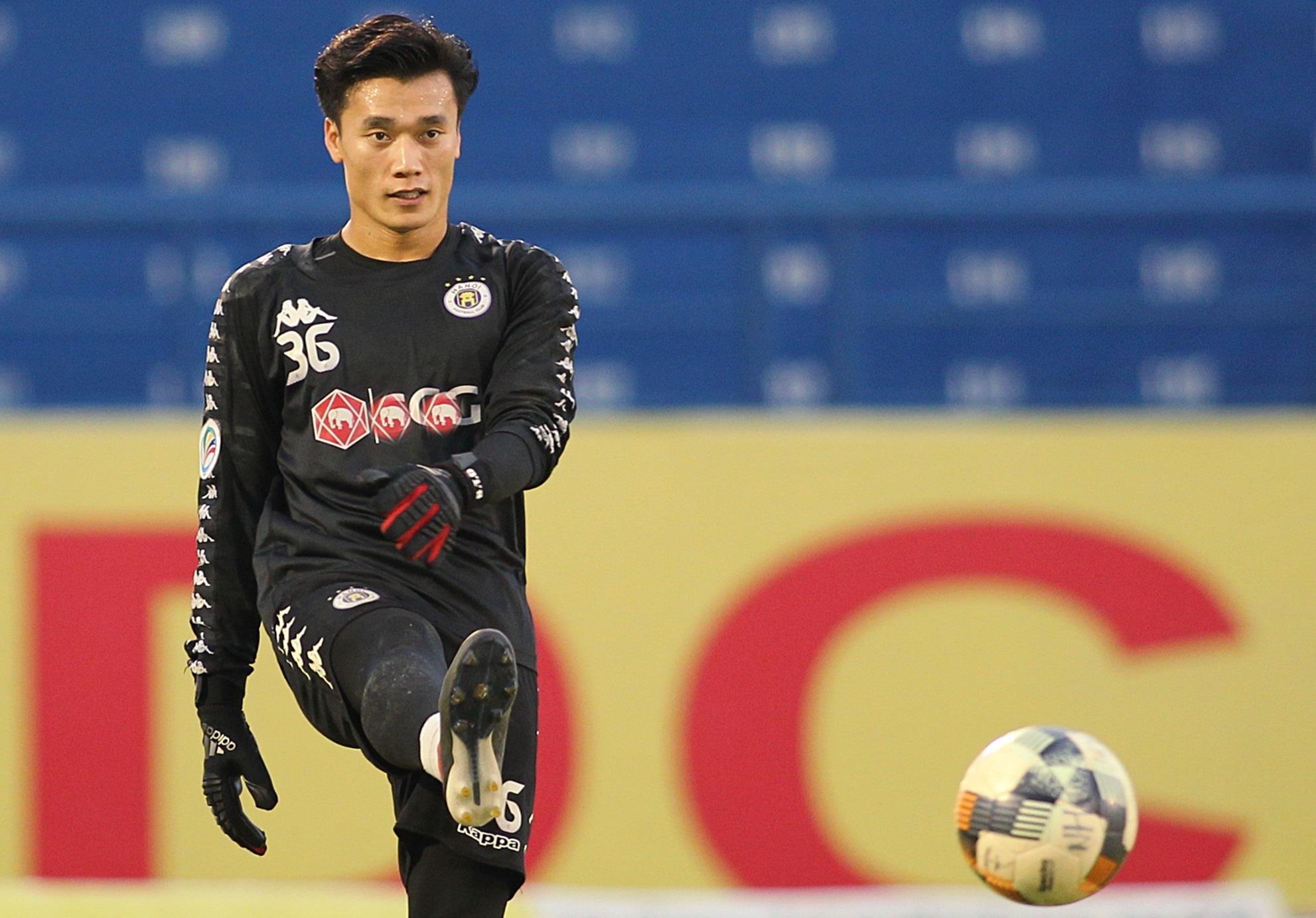 Bui Tien Dung co the bat chinh tren san cua CLB Binh Duong hinh anh