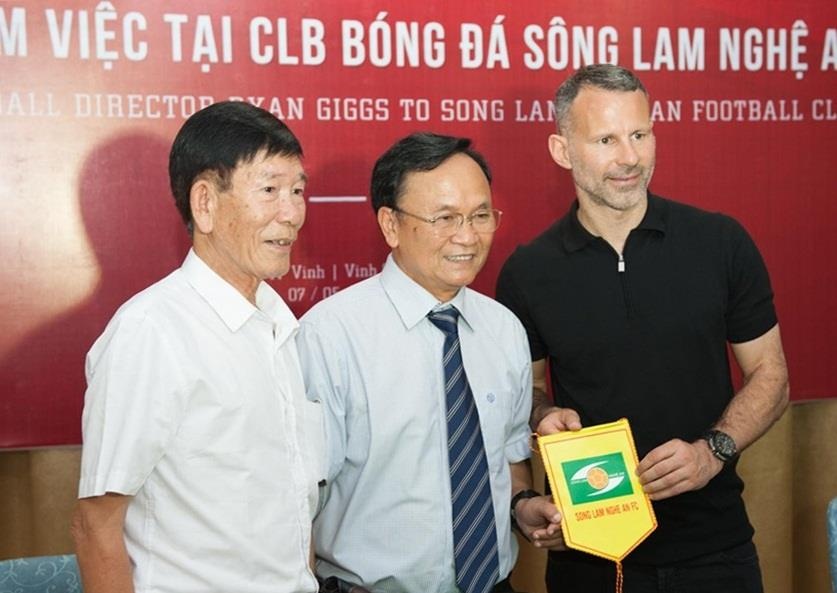 Rya giggs đến việt nam, huyền thoại man united thăm SLNA ảnh 1 Rya giggs den viet nam, huyen thoai man united tham SLNA anh 1