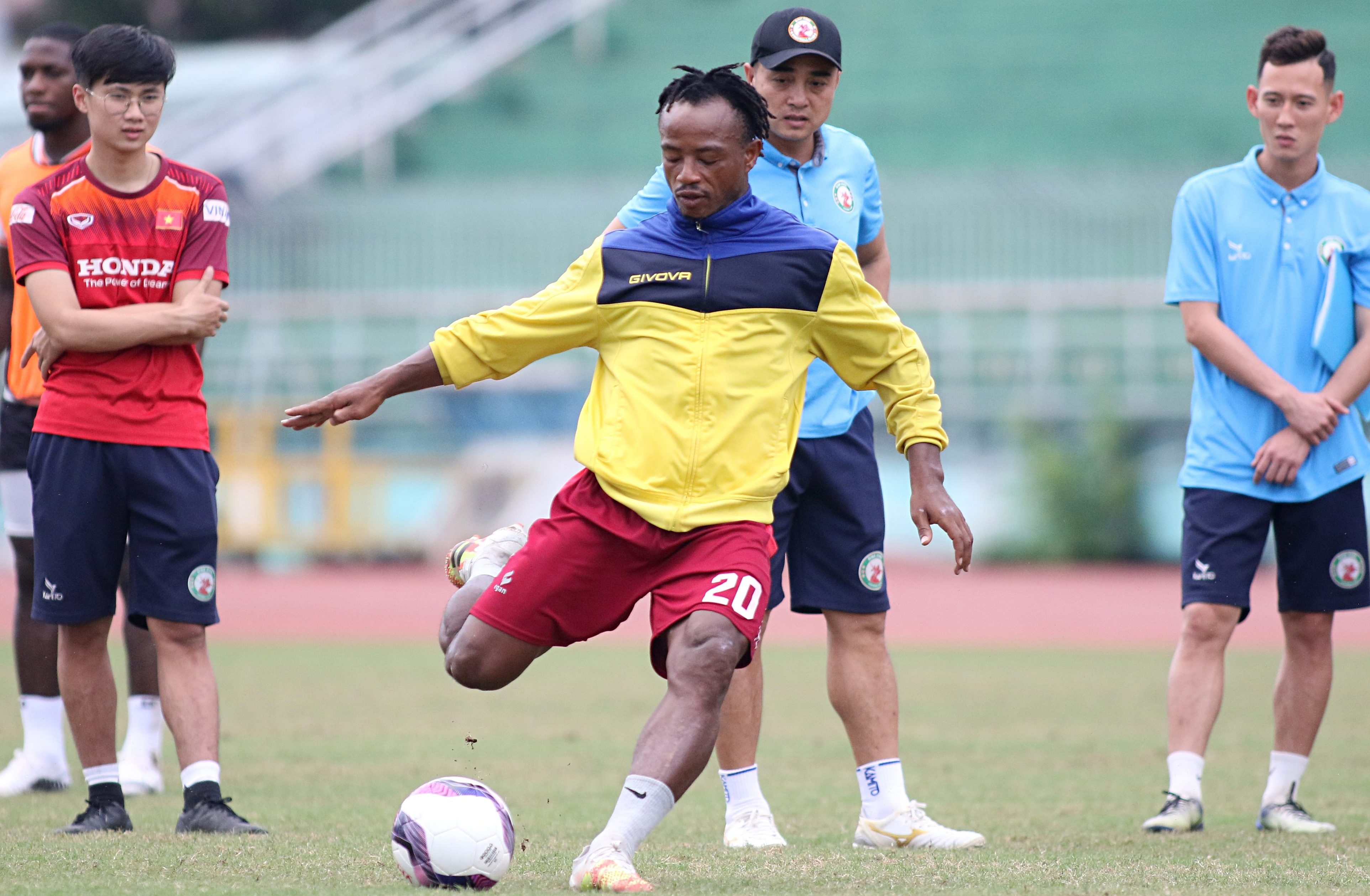 Rimario gia nhap binh dinh anh 6