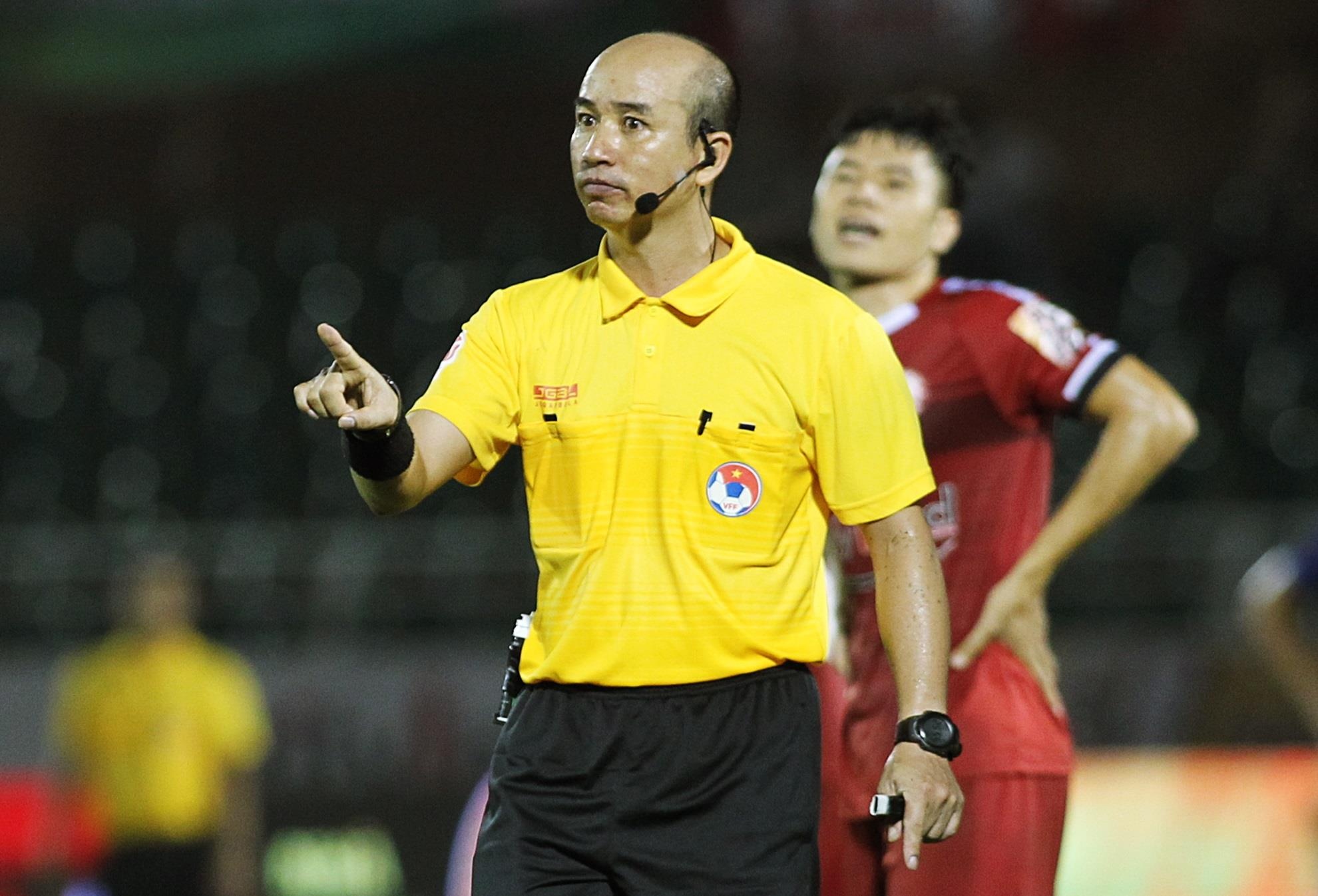 HLV Han Quoc lan dau pha le phe binh trong tai V.League hinh anh