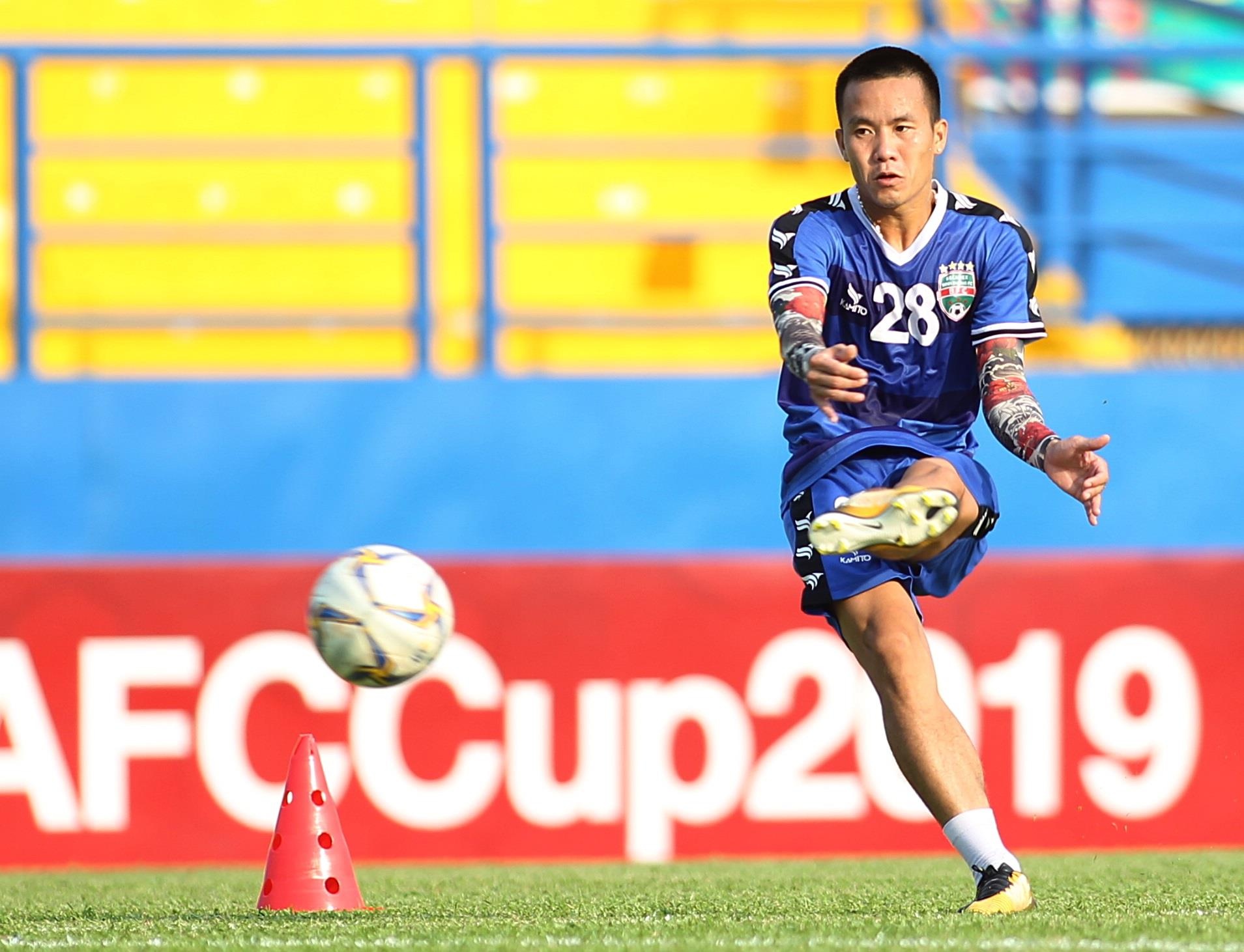 Cau thu Binh Duong muon lam hoc tro thay Park o King's Cup 2019 hinh anh