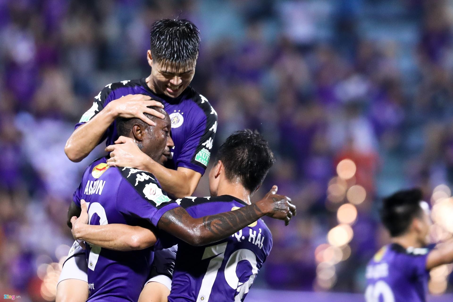 CLB Ha Noi va Binh Duong giup Viet Nam thang hang o AFC hinh anh