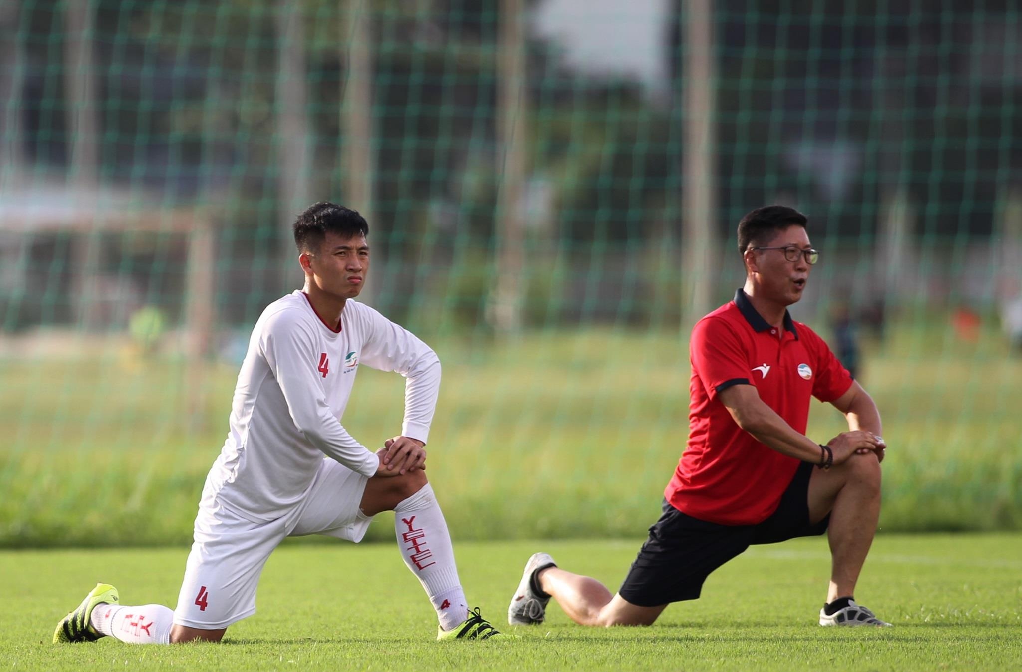 bui tien dung chan thuong,  hoang duc chan thuong anh 3