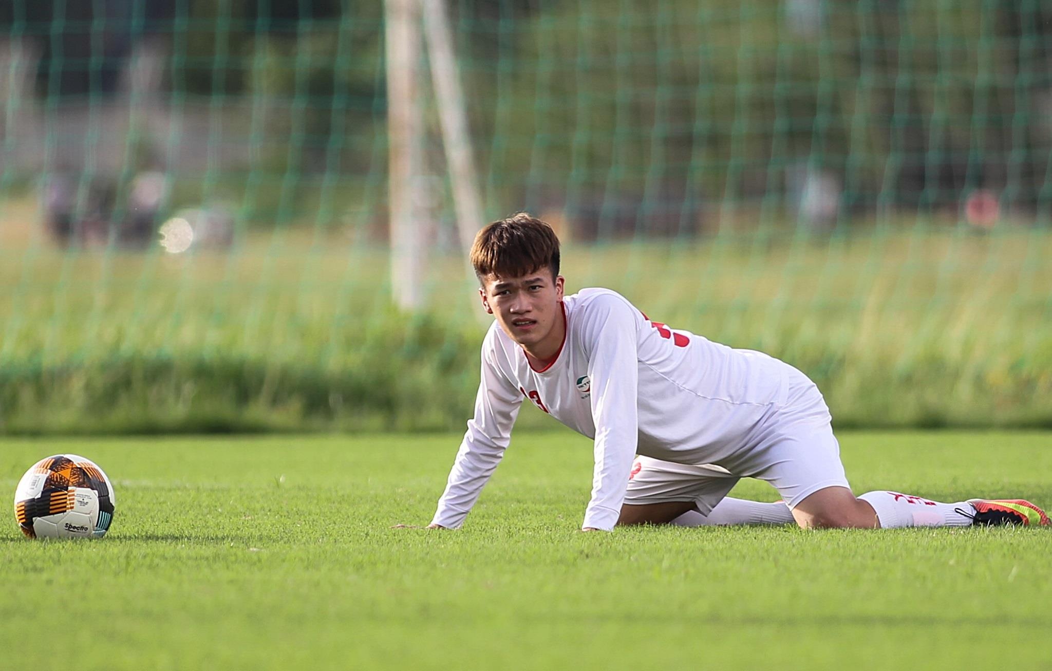 bui tien dung chan thuong,  hoang duc chan thuong anh 4