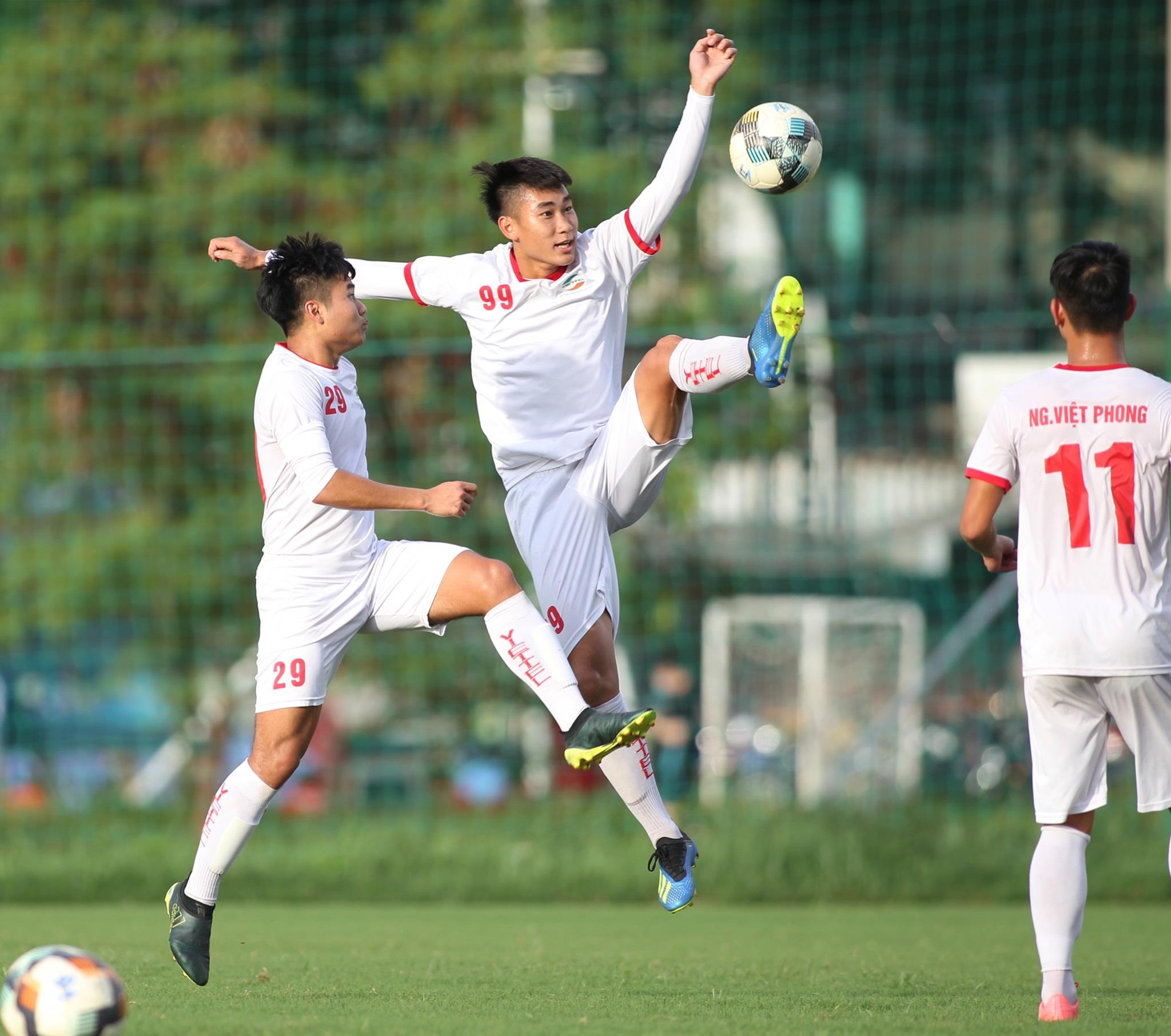 bui tien dung chan thuong,  hoang duc chan thuong anh 5