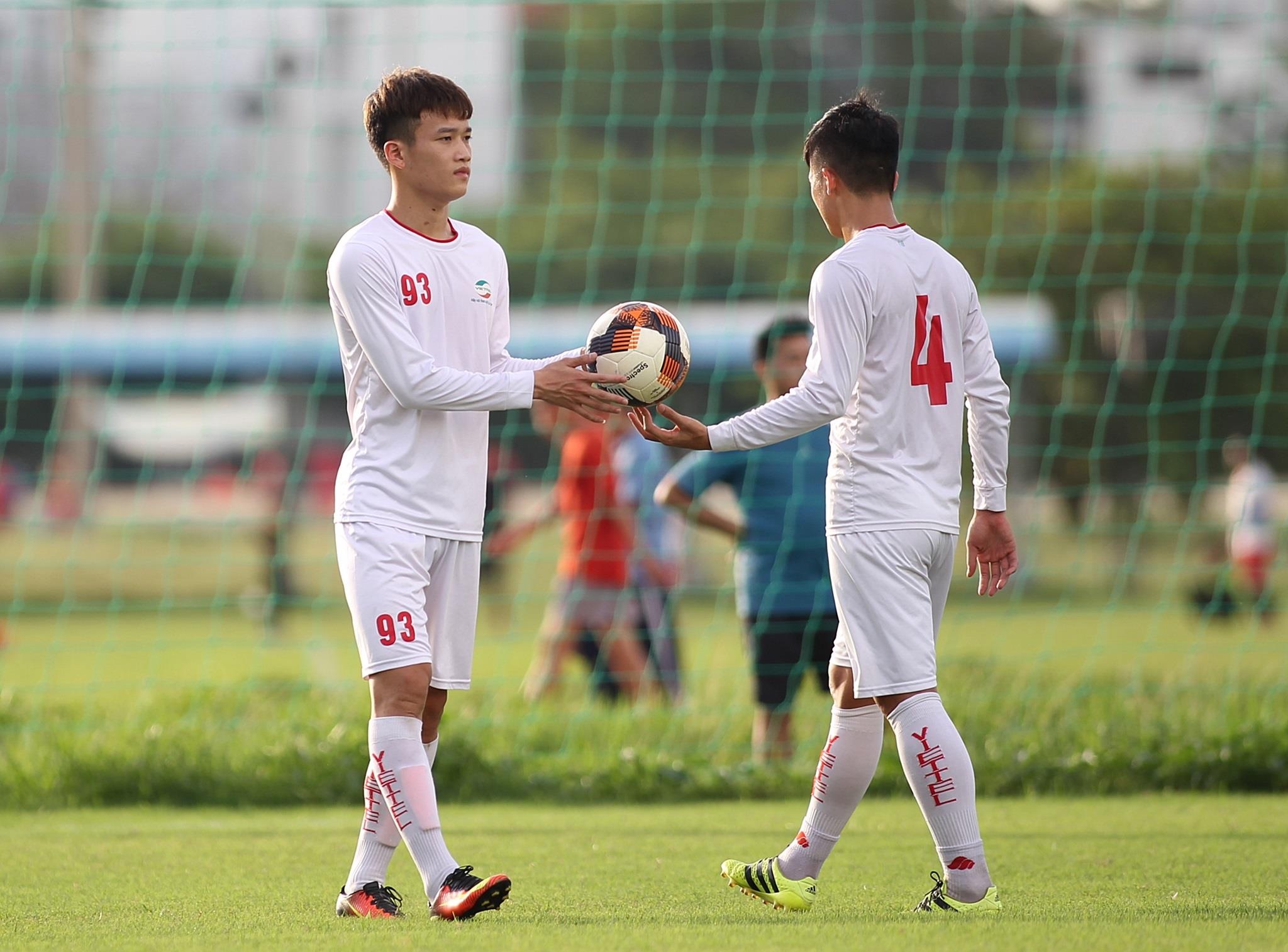 bui tien dung chan thuong,  hoang duc chan thuong anh 2